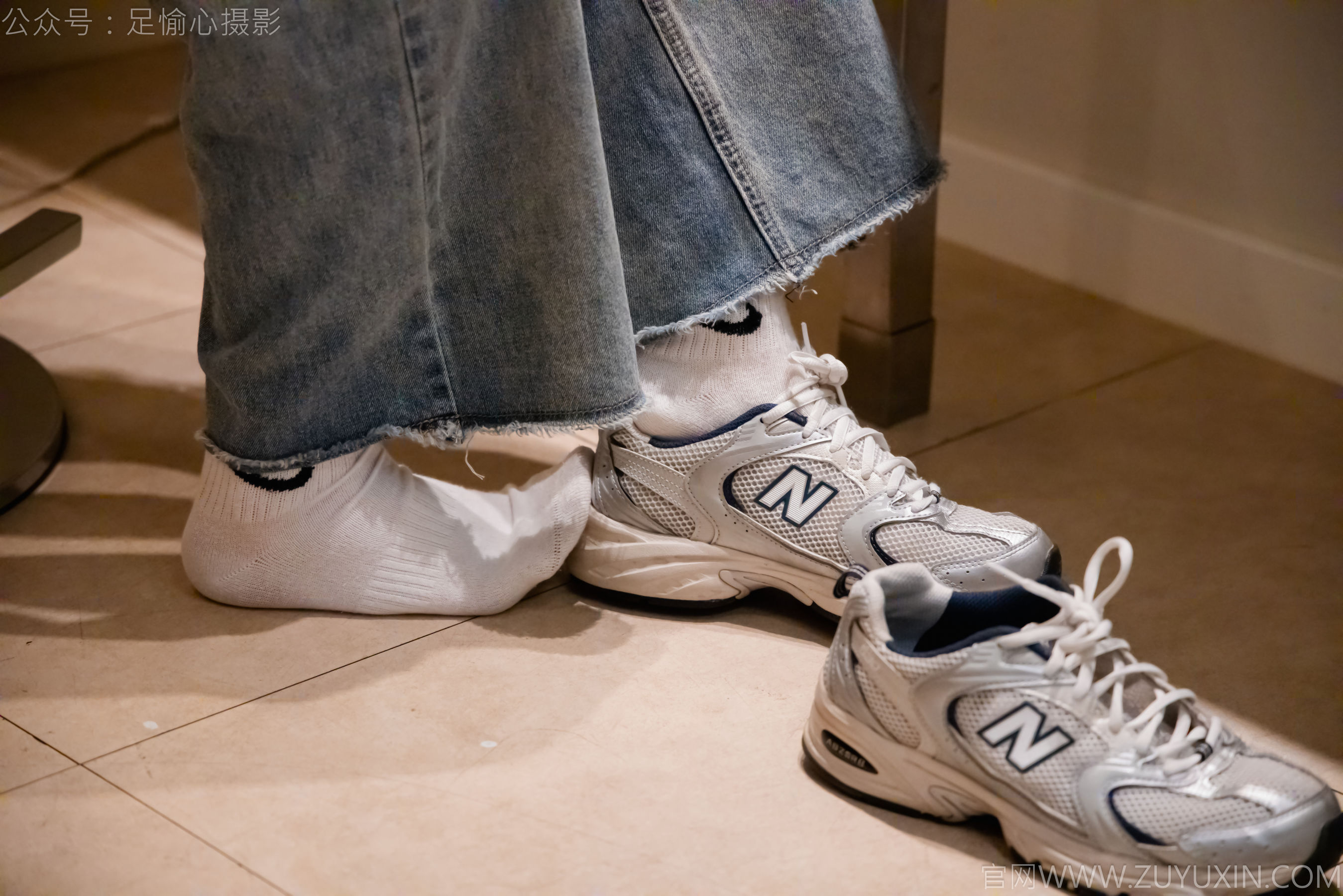 足愉心 No.012 奶芙 （搭配：碎花衬衫、牛仔长裤、运动鞋、白色棉袜、裸足）/(110P)