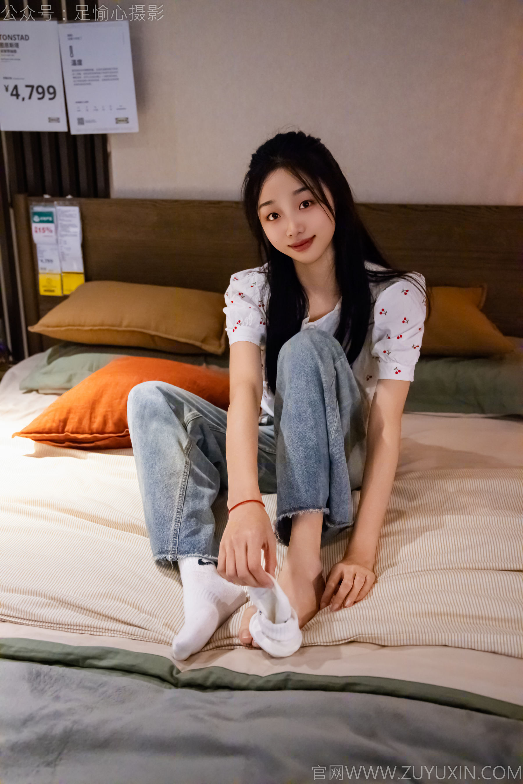 足愉心 No.012 奶芙 （搭配：碎花衬衫、牛仔长裤、运动鞋、白色棉袜、裸足）/(110P)