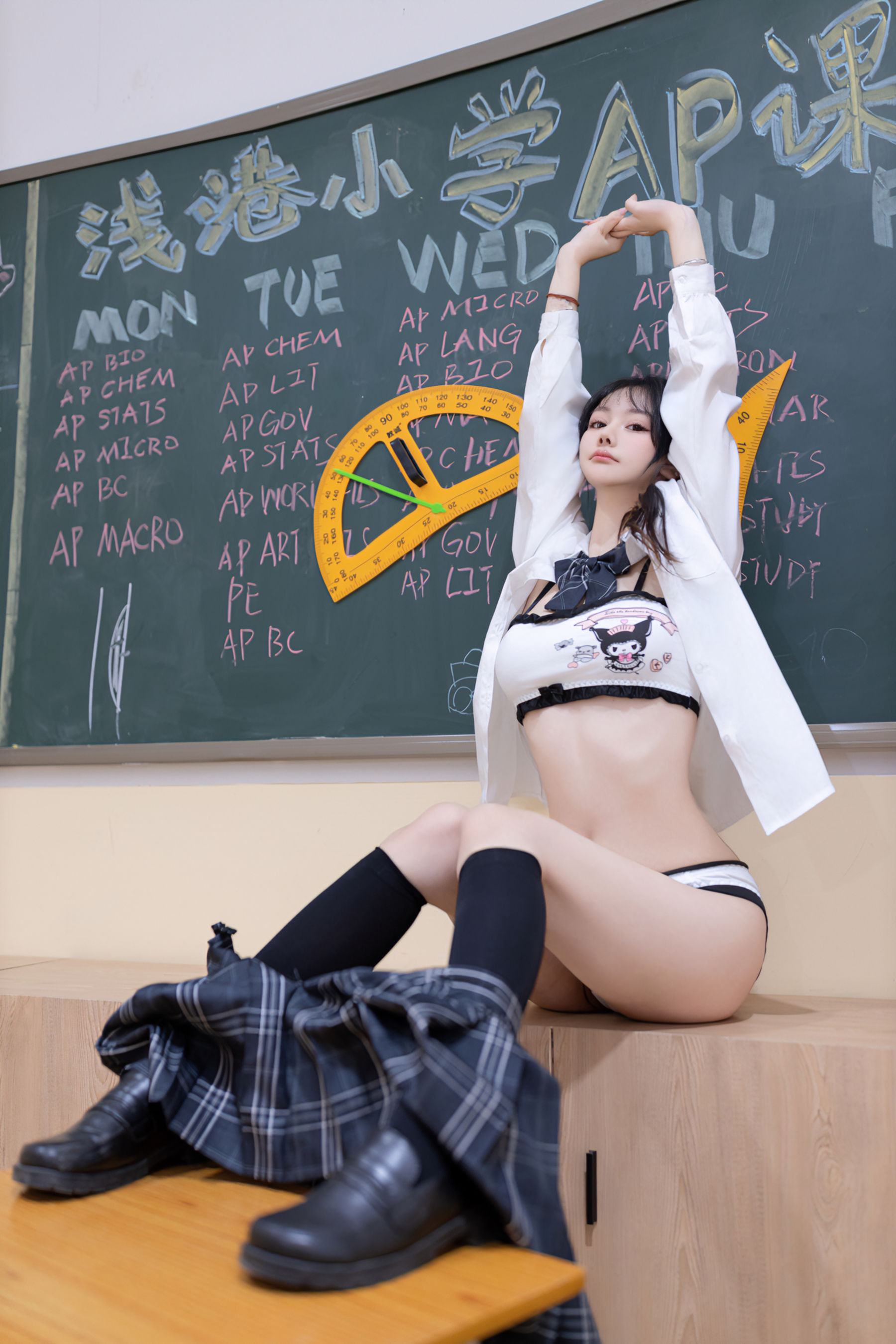 谢小蒽 教室调教写真/(100P)