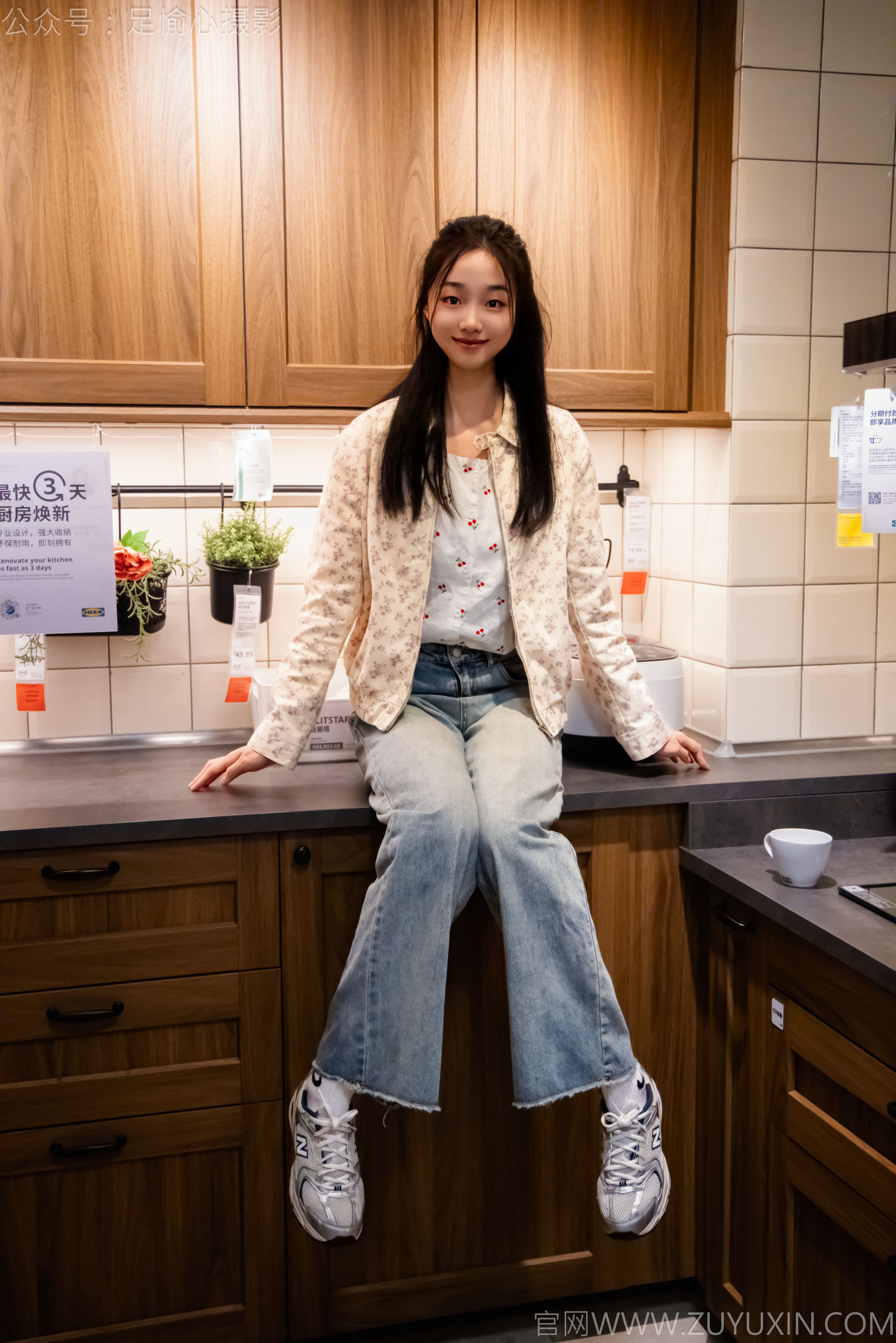 足愉心 No.012 奶芙 （搭配：碎花衬衫、牛仔长裤、运动鞋、白色棉袜、裸足）/(110P)