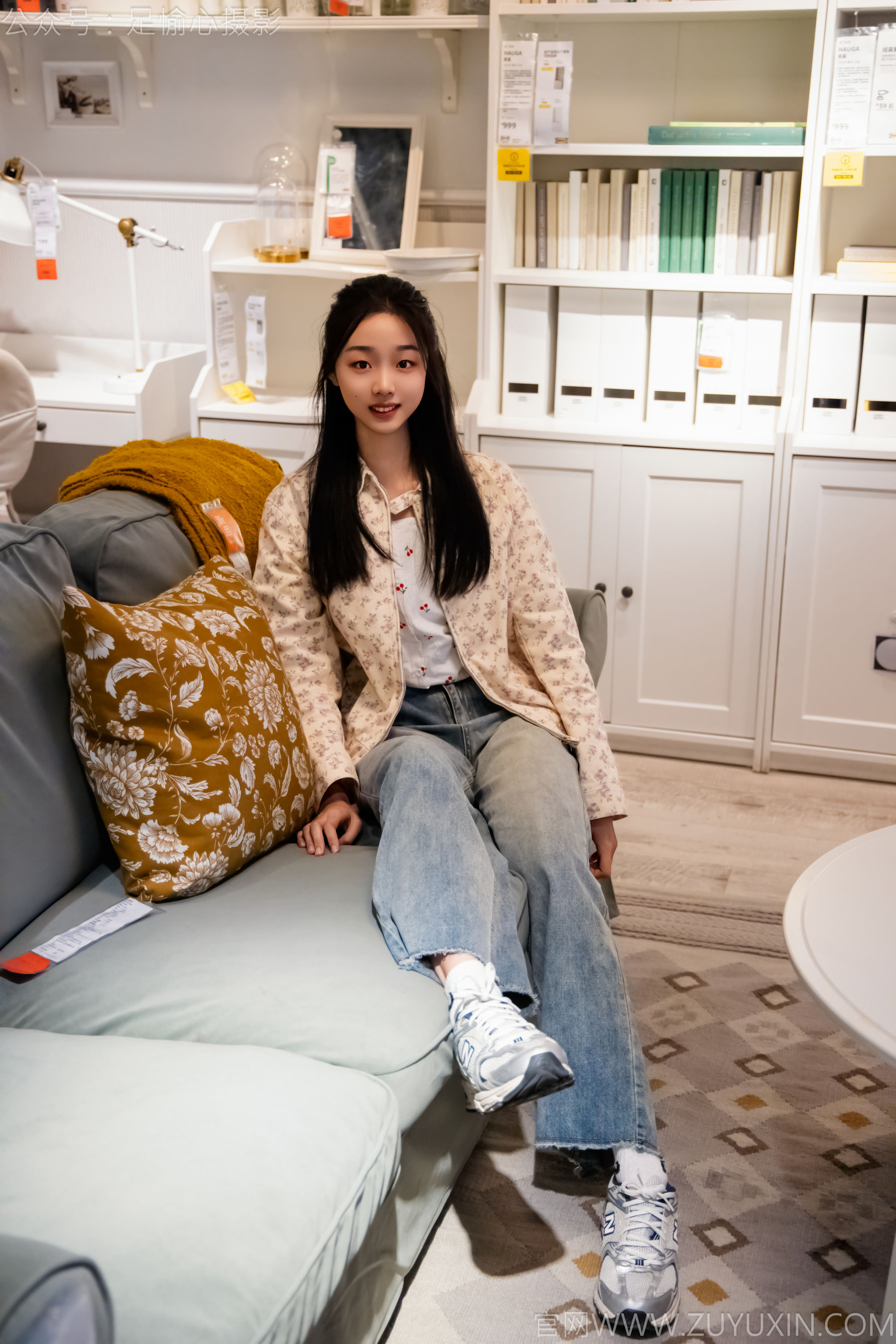 足愉心 No.012 奶芙 （搭配：碎花衬衫、牛仔长裤、运动鞋、白色棉袜、裸足）/(110P)