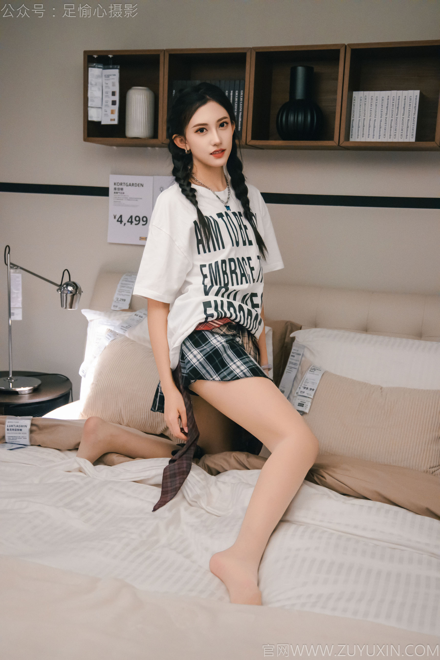 足愉心 No.015 可乐 （搭配：红色夹克、白T、短裙、马丁靴、肉丝色袜、白棉袜）/(120P)