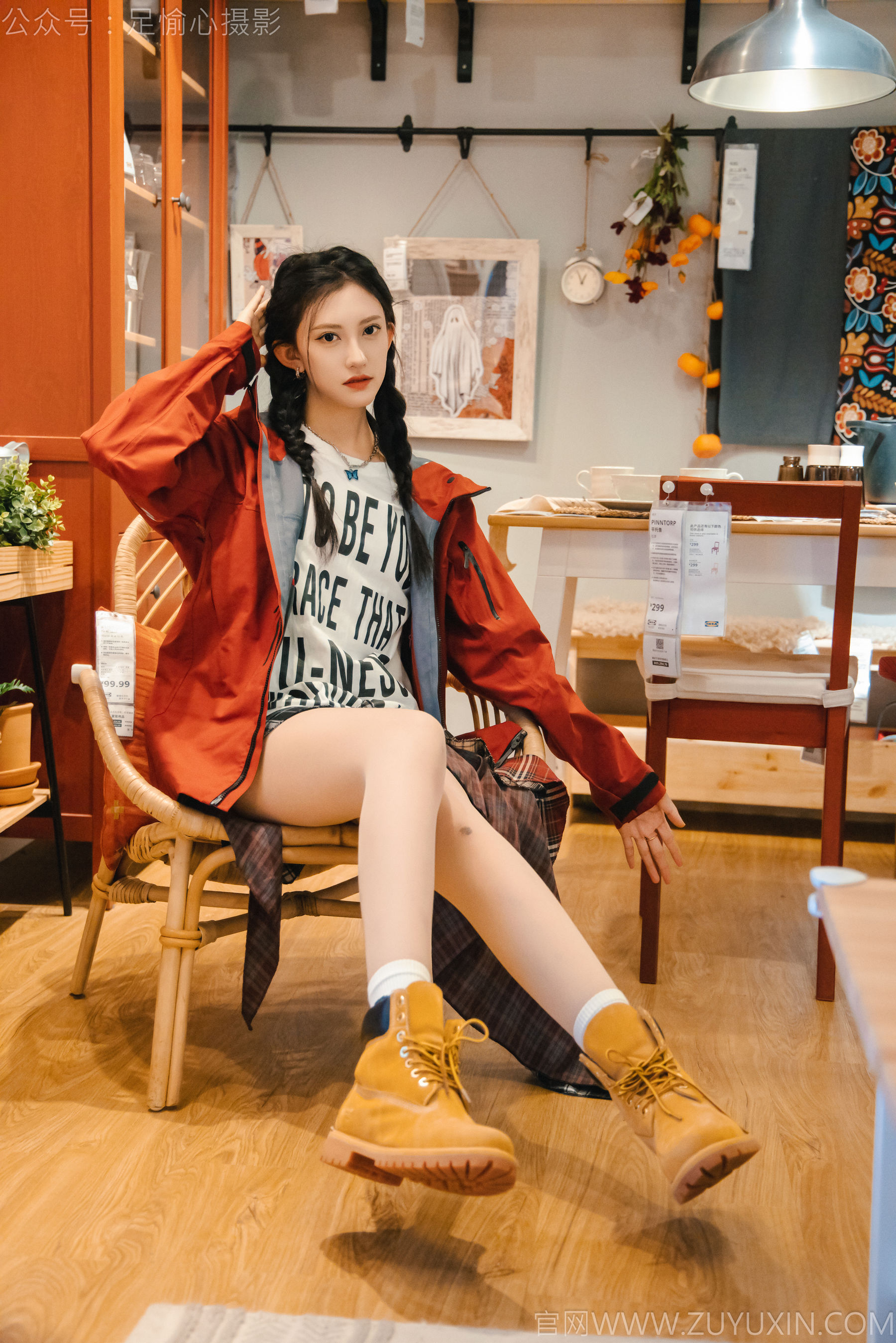 足愉心 No.015 可乐 （搭配：红色夹克、白T、短裙、马丁靴、肉丝色袜、白棉袜）/(120P)