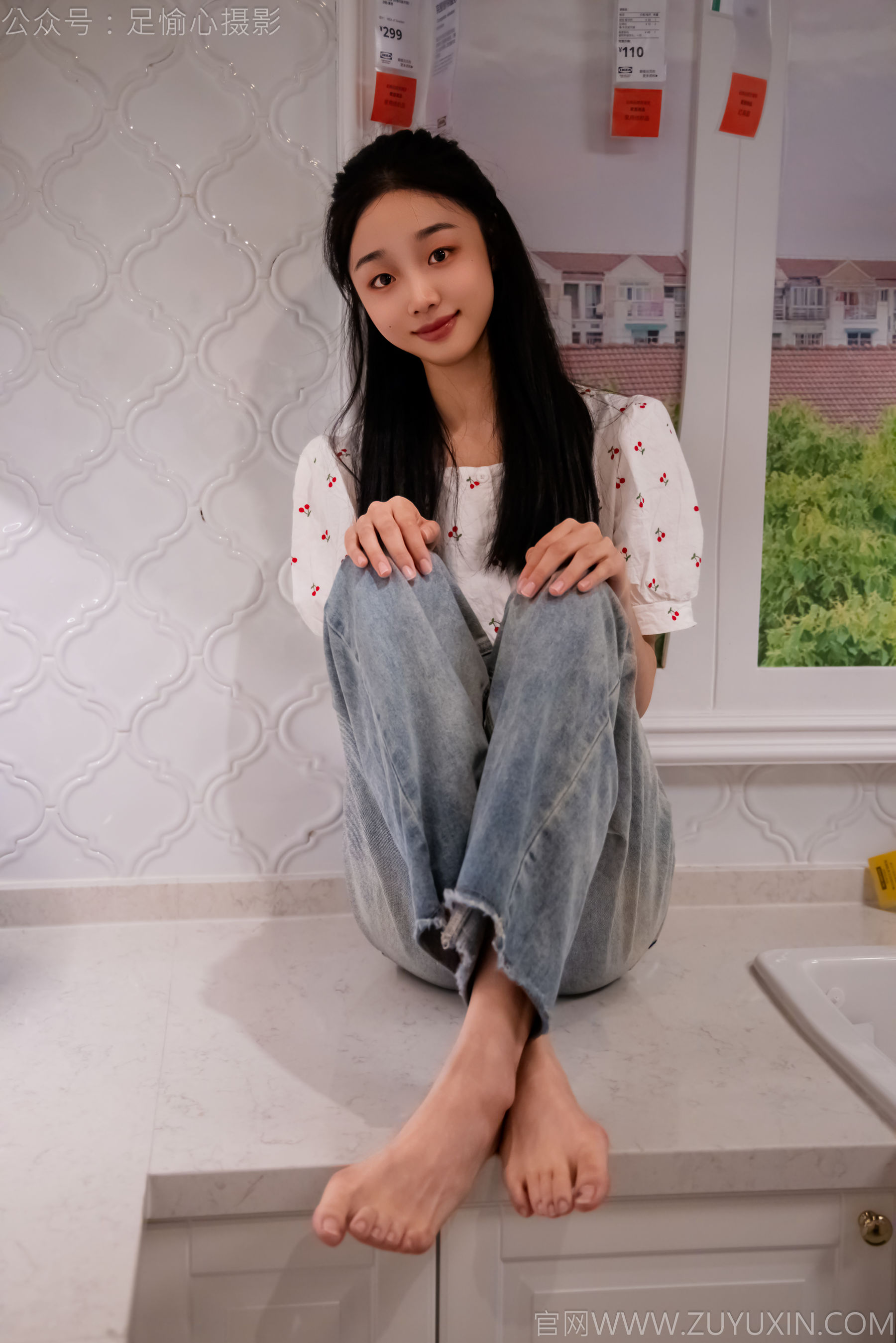 足愉心 No.012 奶芙 （搭配：碎花衬衫、牛仔长裤、运动鞋、白色棉袜、裸足）/(110P)