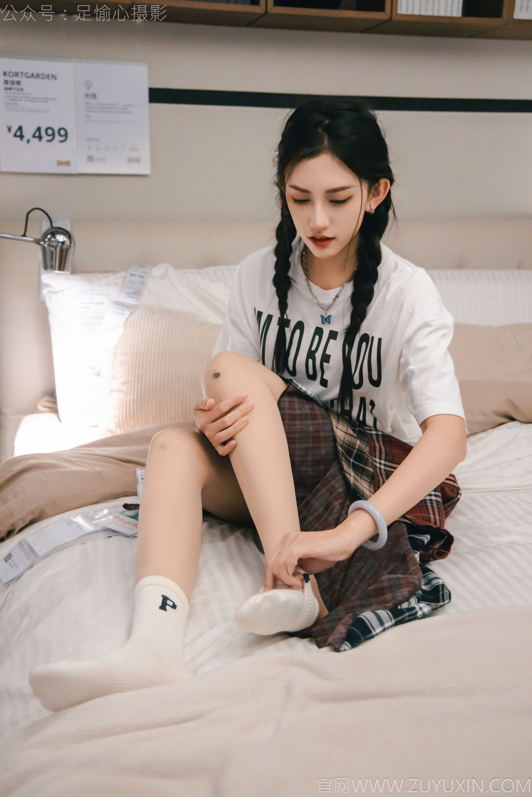 足愉心 No.015 可乐 （搭配：红色夹克、白T、短裙、马丁靴、肉丝色袜、白棉袜）/(120P)