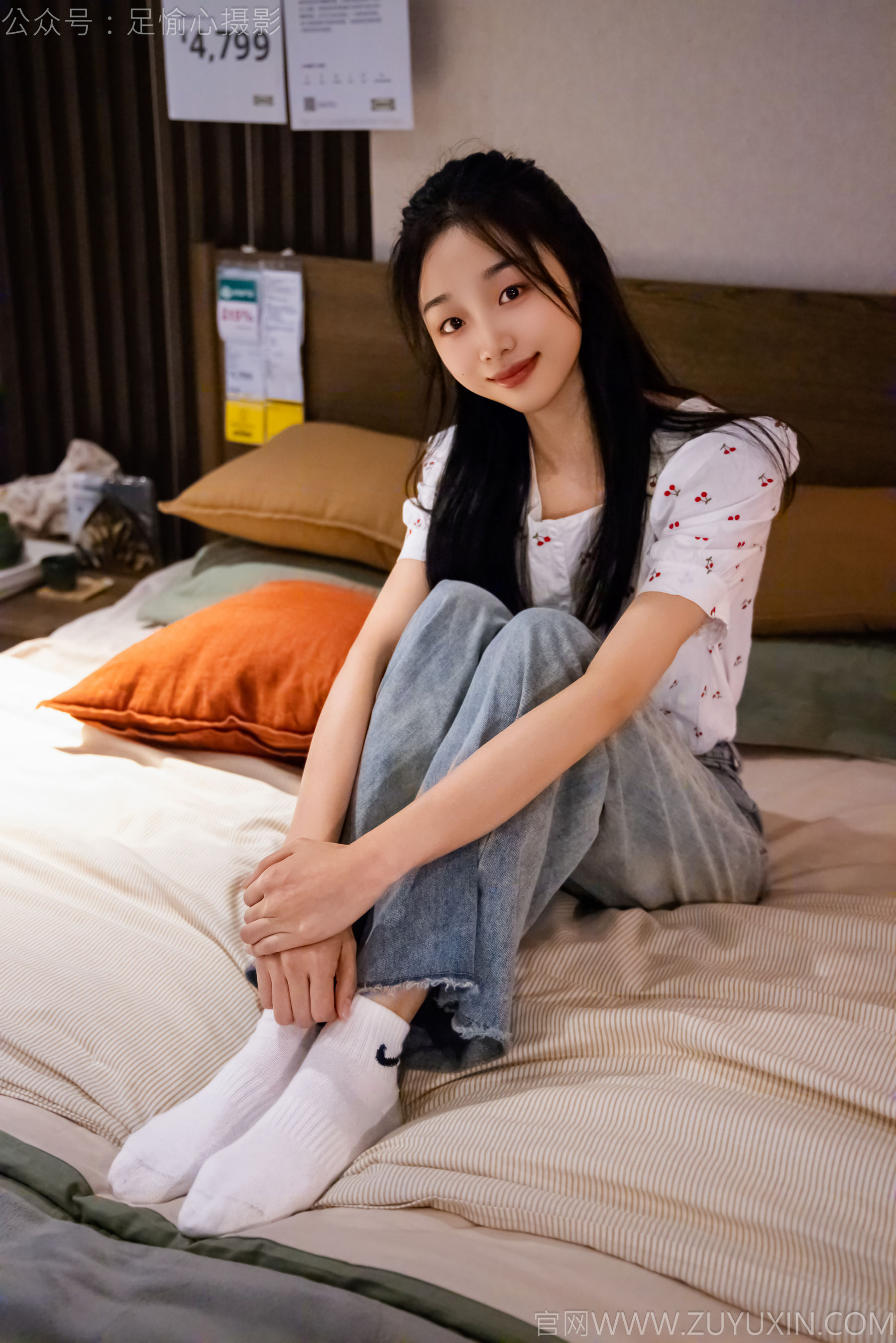足愉心 No.012 奶芙 （搭配：碎花衬衫、牛仔长裤、运动鞋、白色棉袜、裸足）/(110P)