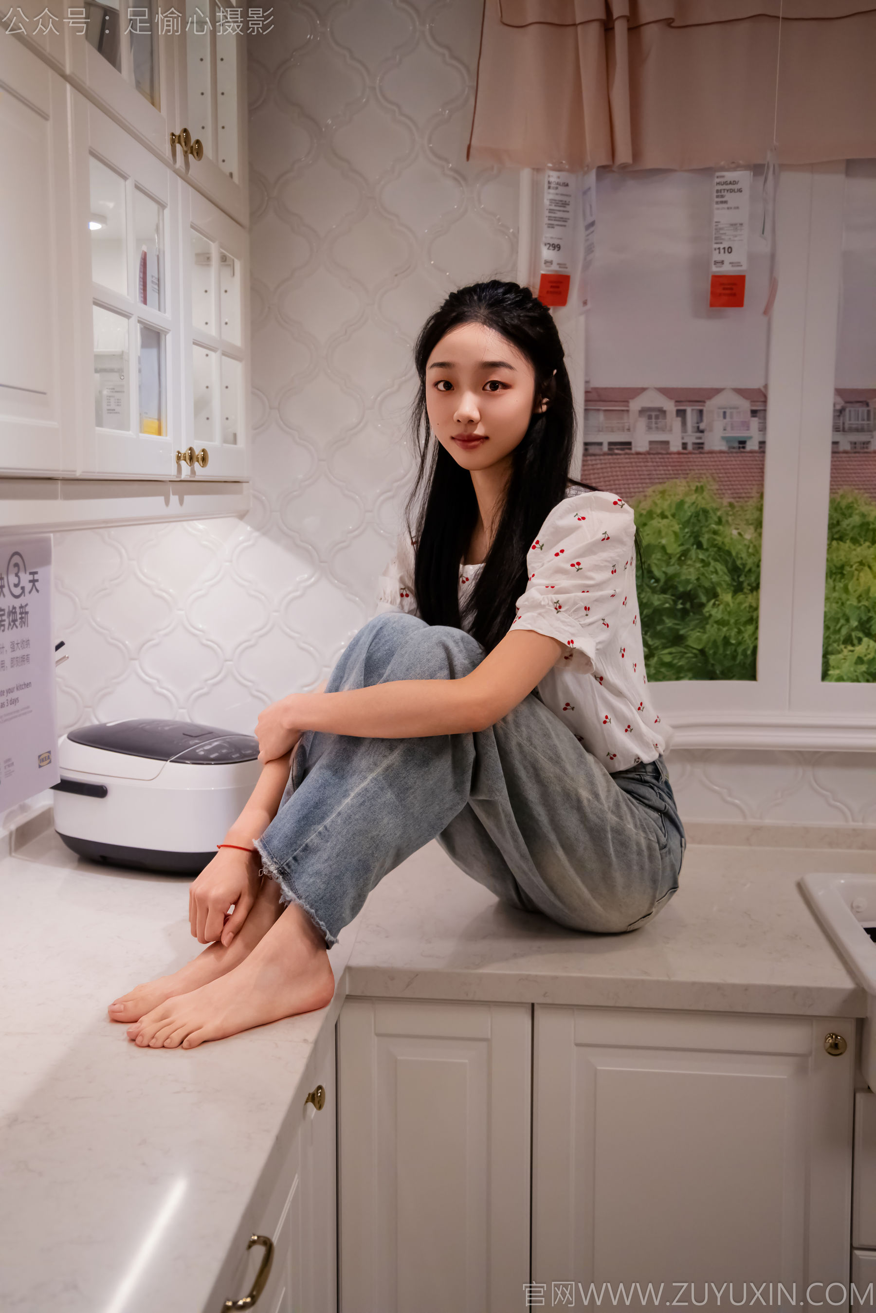 足愉心 No.012 奶芙 （搭配：碎花衬衫、牛仔长裤、运动鞋、白色棉袜、裸足）/(110P)