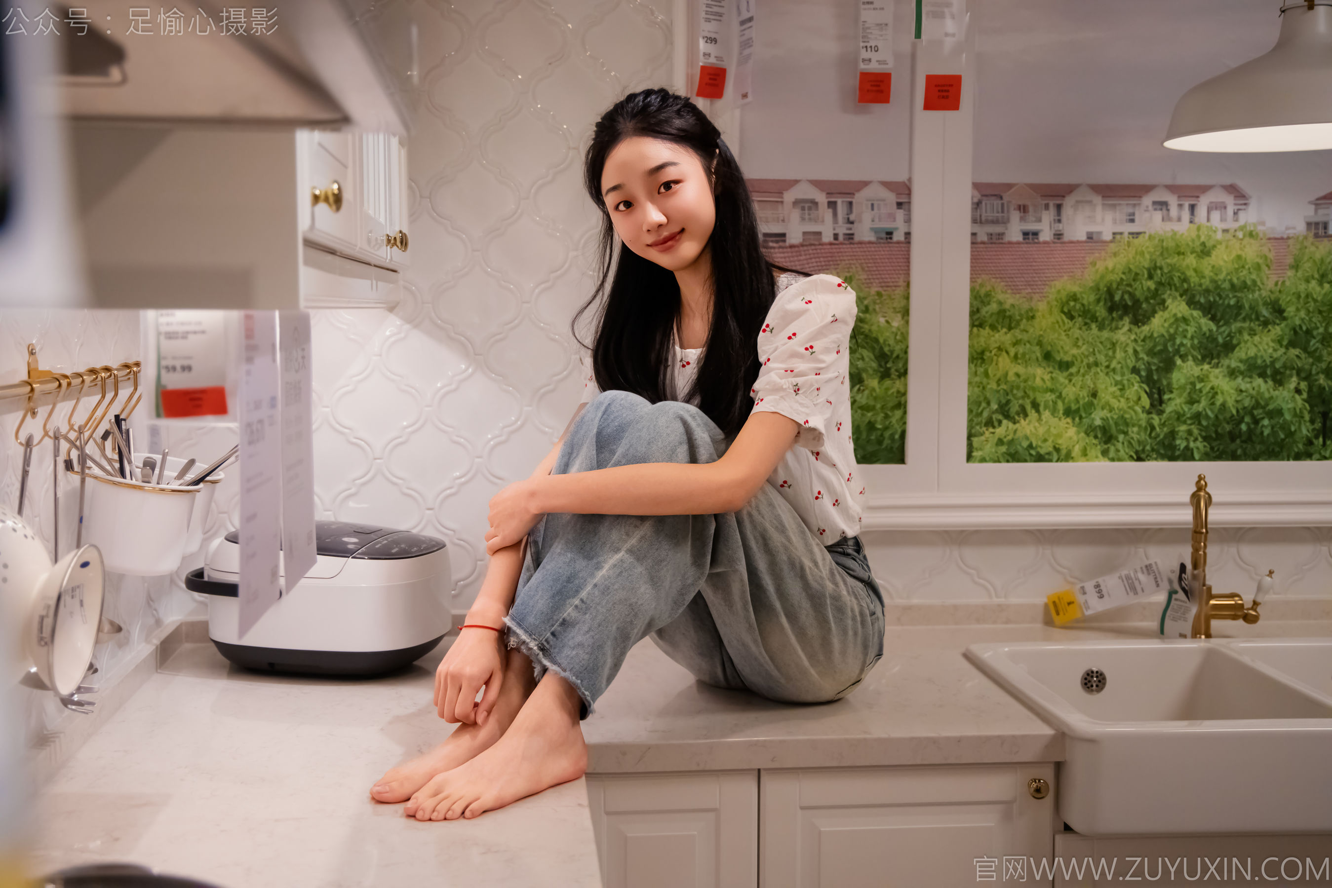 足愉心 No.012 奶芙 （搭配：碎花衬衫、牛仔长裤、运动鞋、白色棉袜、裸足）/(110P)