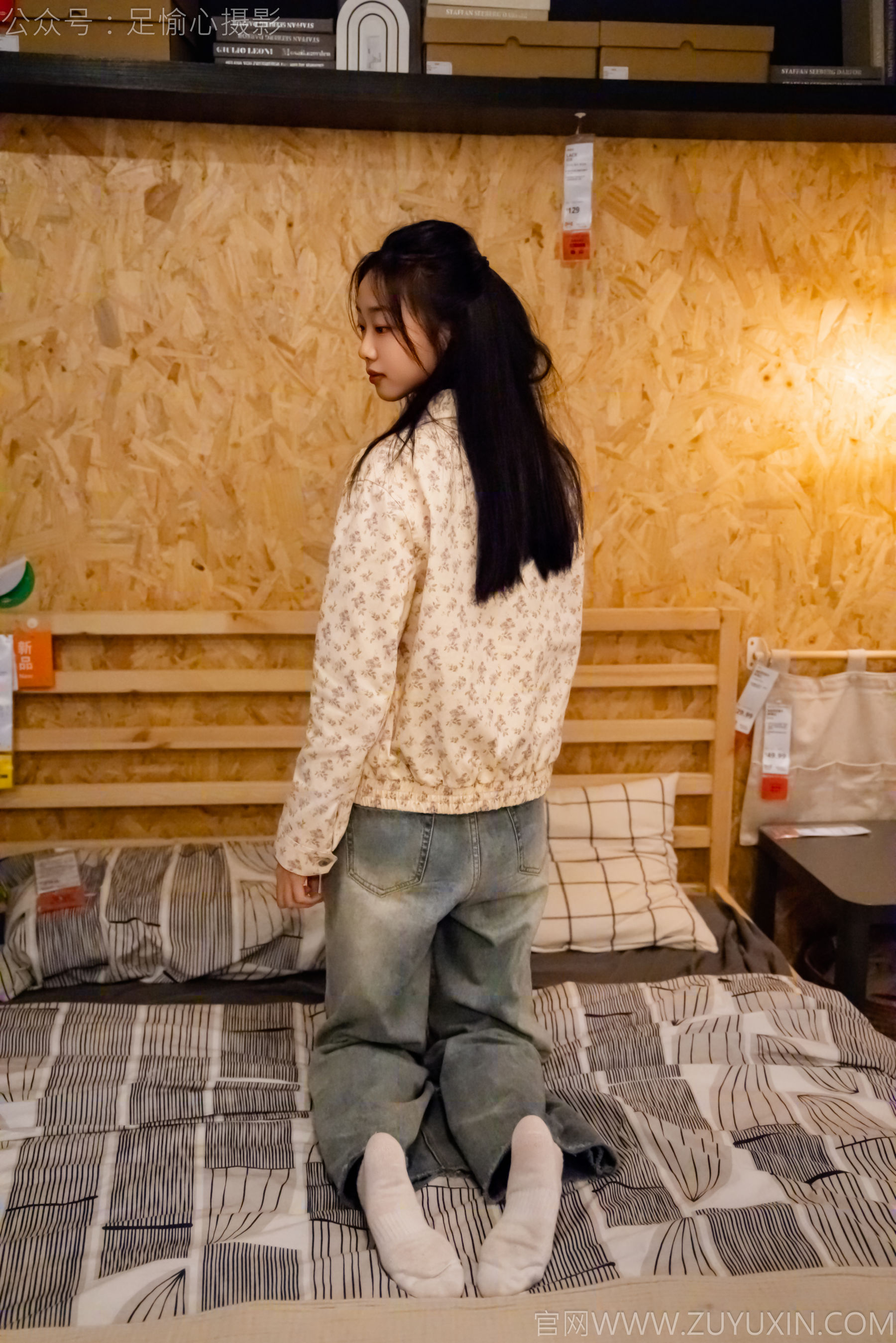 足愉心 No.012 奶芙 （搭配：碎花衬衫、牛仔长裤、运动鞋、白色棉袜、裸足）/(110P)