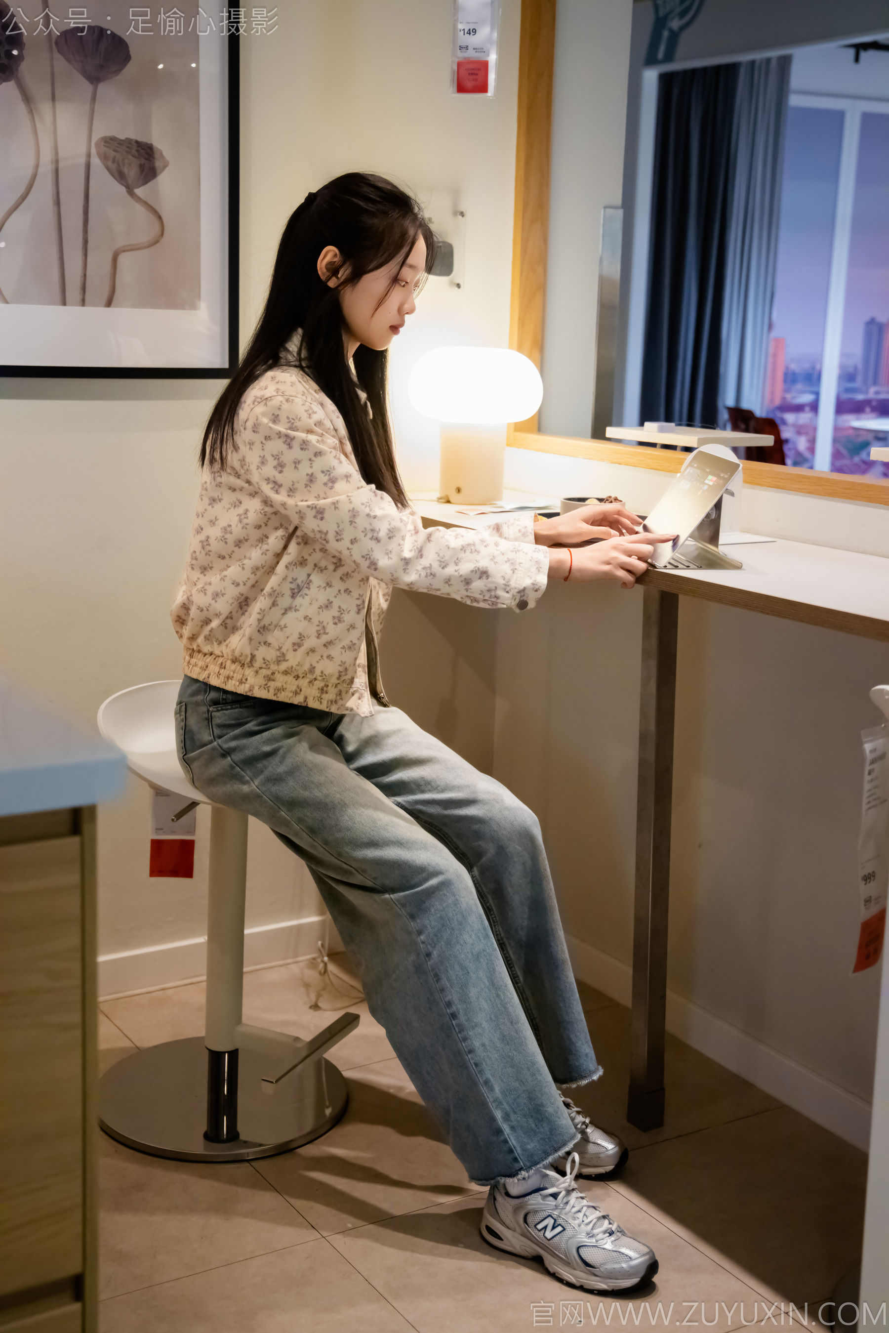 足愉心 No.012 奶芙 （搭配：碎花衬衫、牛仔长裤、运动鞋、白色棉袜、裸足）/(110P)