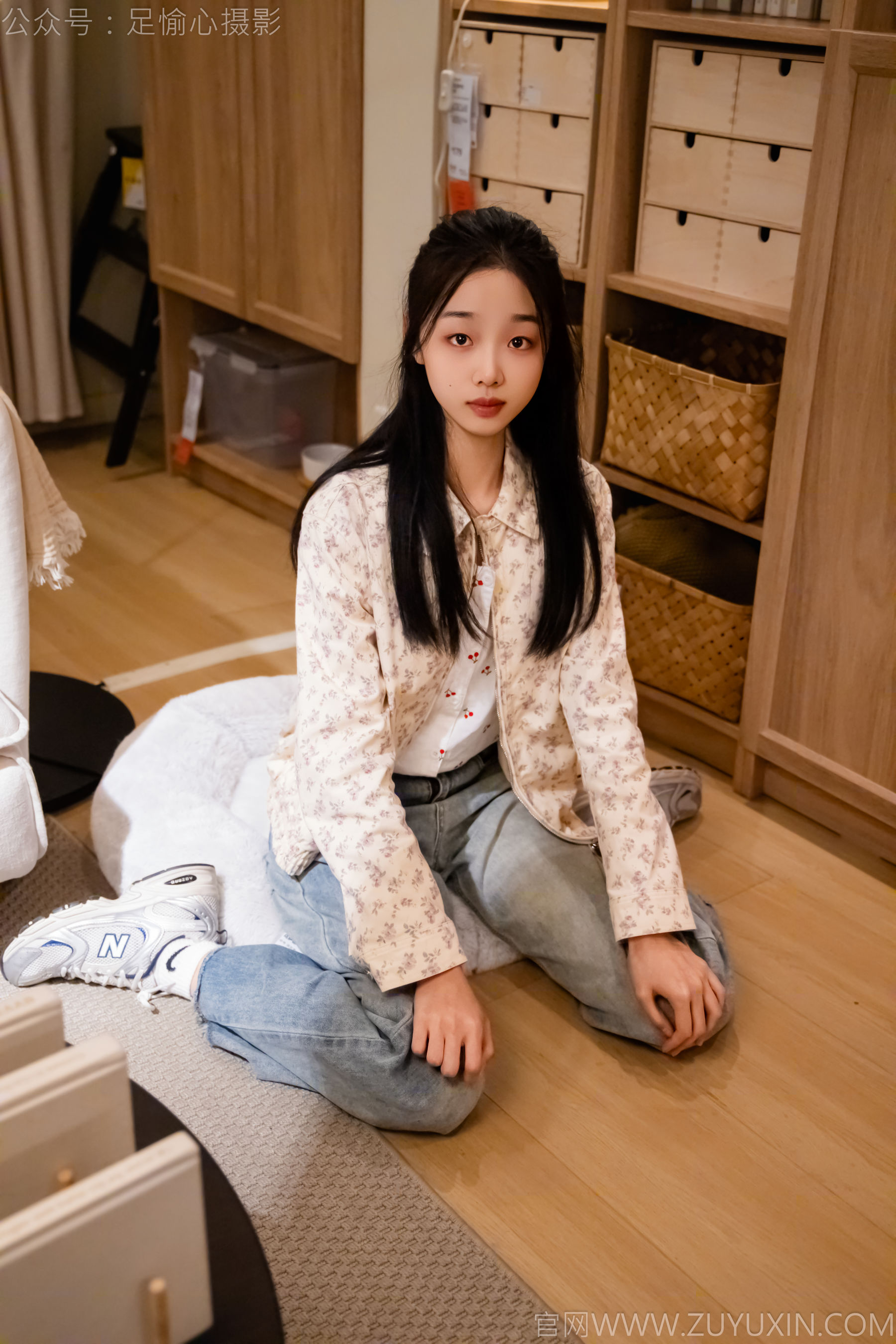 足愉心 No.012 奶芙 （搭配：碎花衬衫、牛仔长裤、运动鞋、白色棉袜、裸足）/(110P)