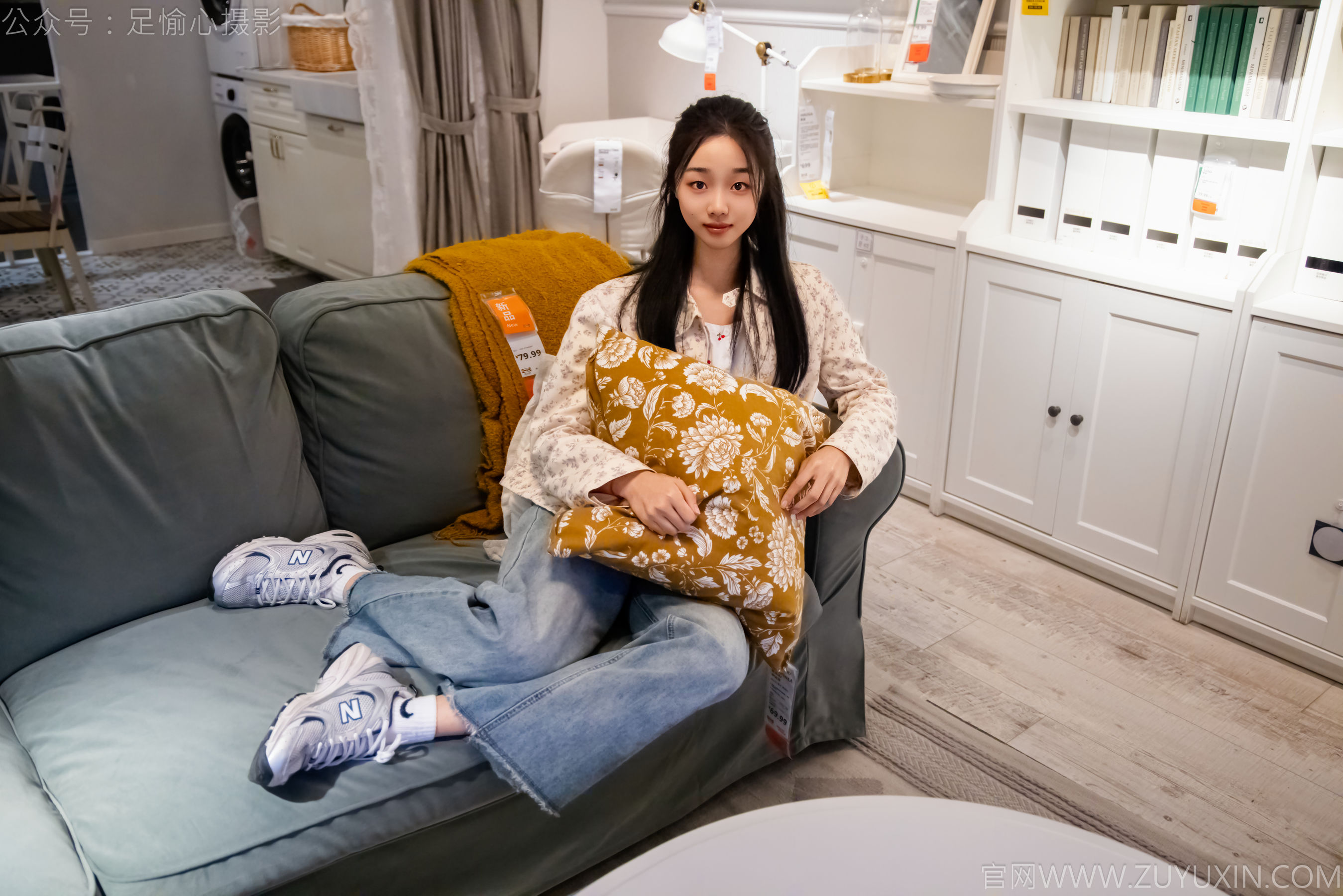 足愉心 No.012 奶芙 （搭配：碎花衬衫、牛仔长裤、运动鞋、白色棉袜、裸足）/(110P)