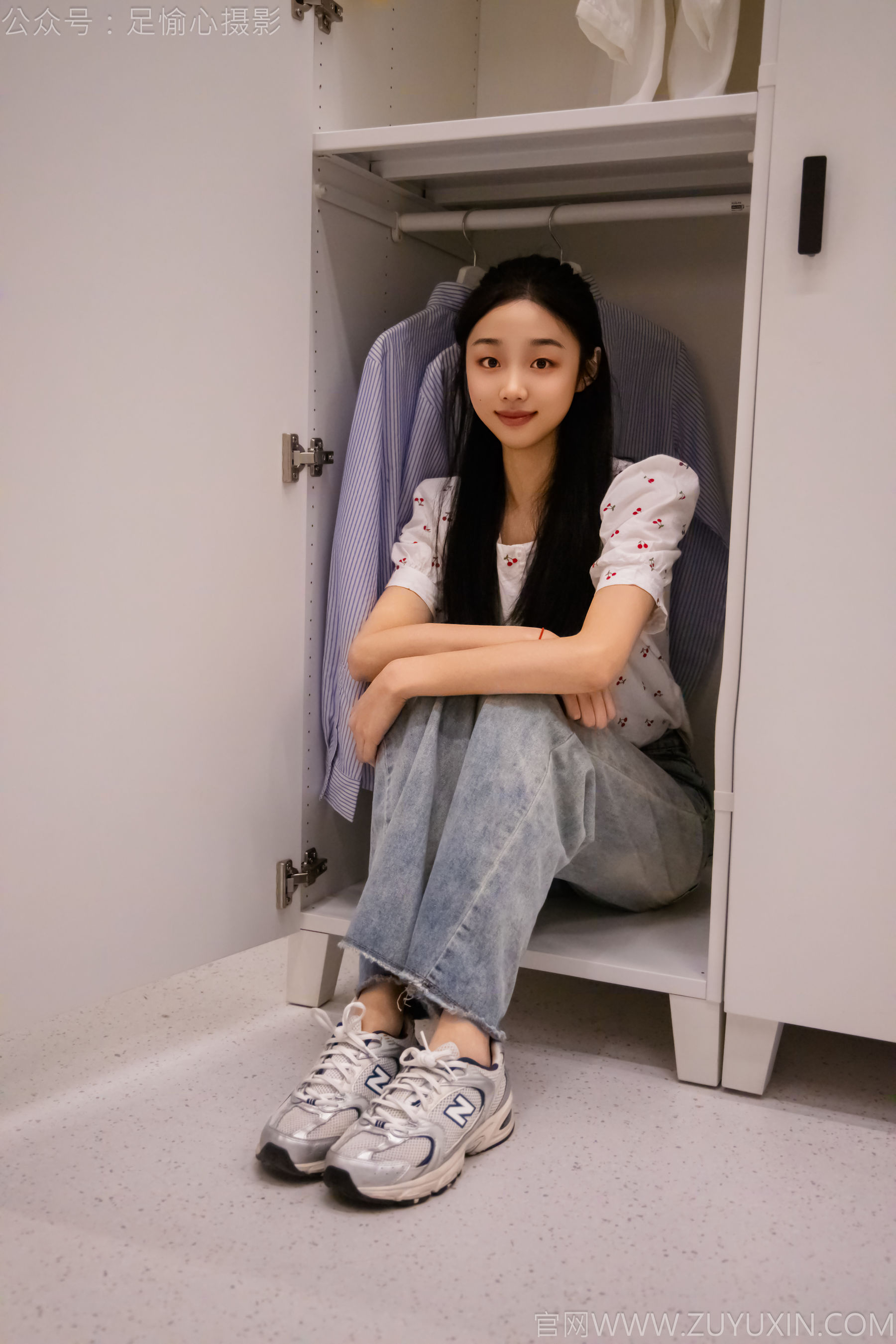 足愉心 No.012 奶芙 （搭配：碎花衬衫、牛仔长裤、运动鞋、白色棉袜、裸足）/(110P)