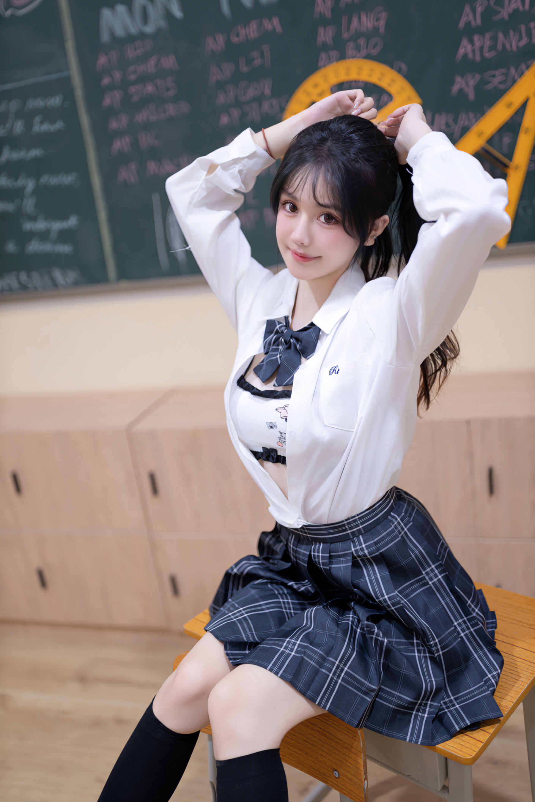 谢小蒽 教室调教写真/(100P)