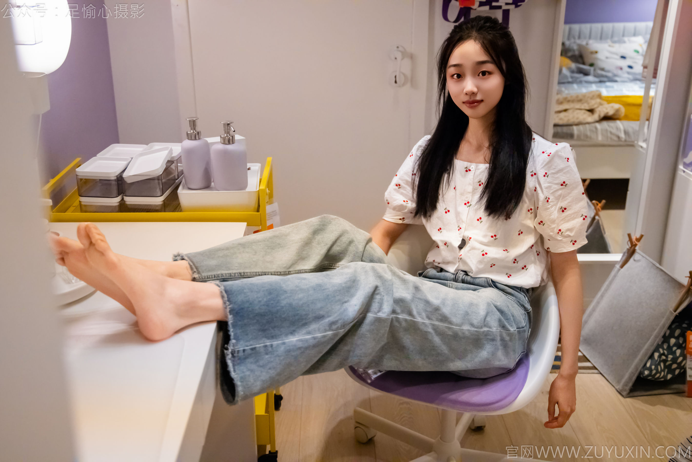 足愉心 No.012 奶芙 （搭配：碎花衬衫、牛仔长裤、运动鞋、白色棉袜、裸足）/(110P)