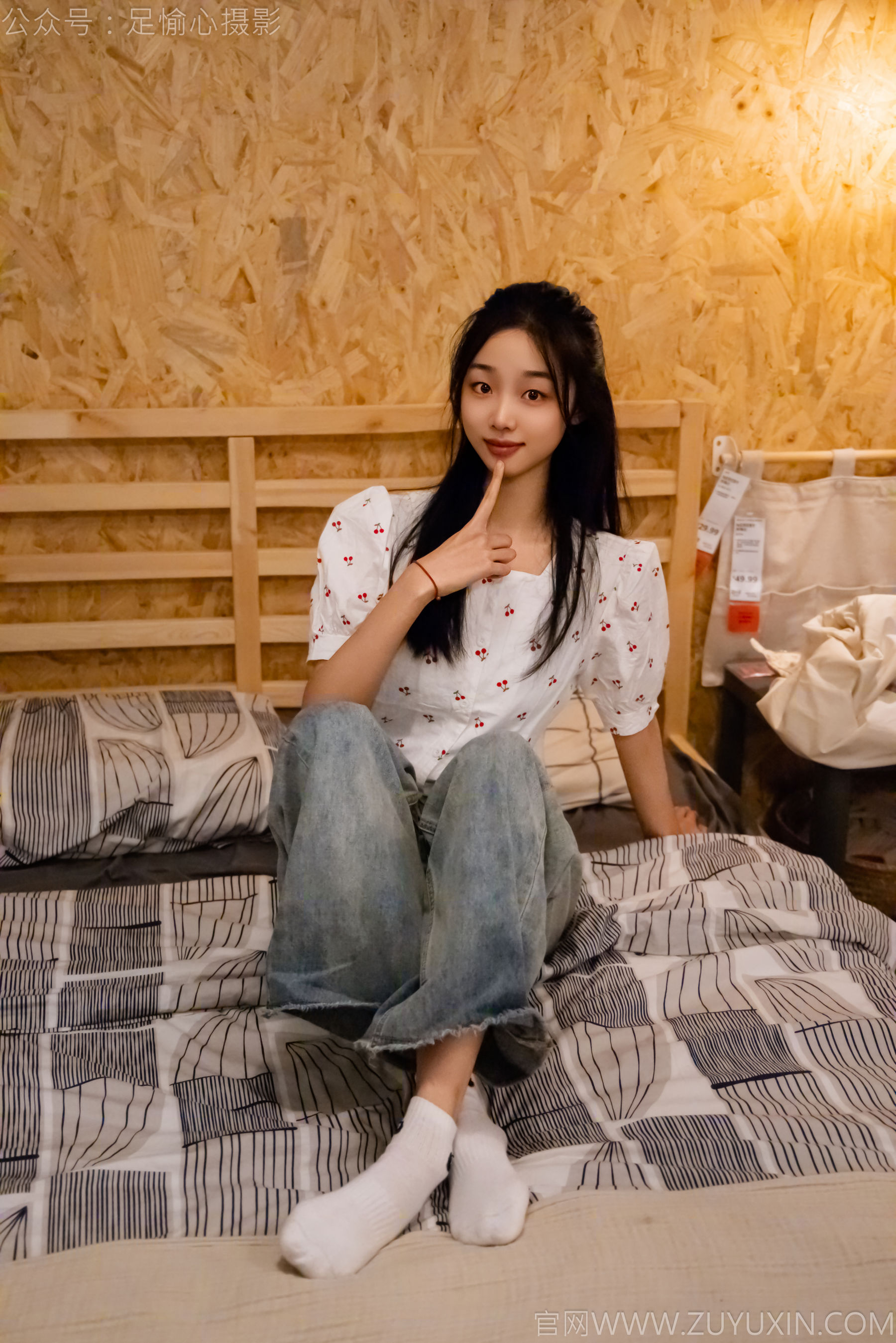 足愉心 No.012 奶芙 （搭配：碎花衬衫、牛仔长裤、运动鞋、白色棉袜、裸足）/(110P)