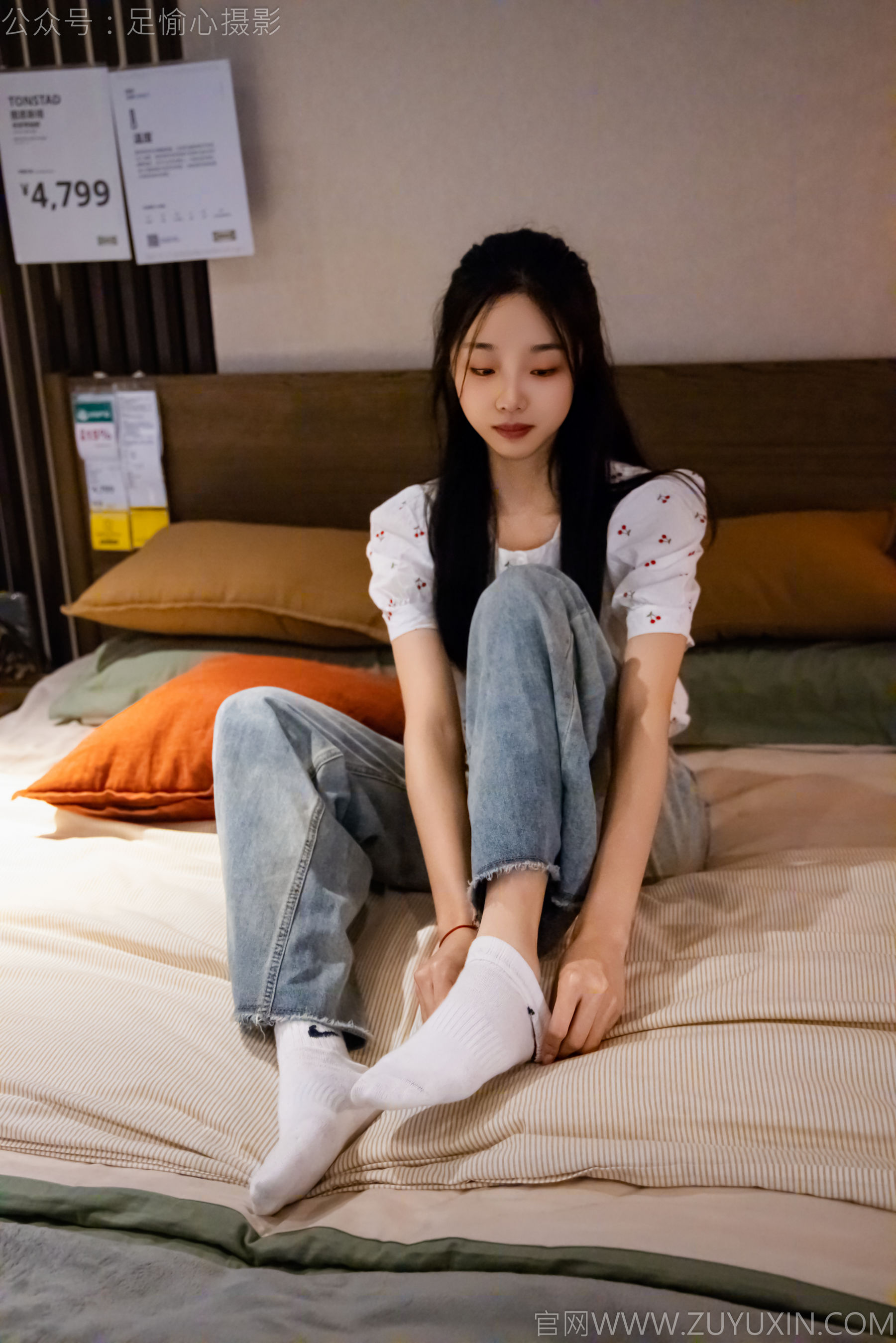 足愉心 No.012 奶芙 （搭配：碎花衬衫、牛仔长裤、运动鞋、白色棉袜、裸足）/(110P)