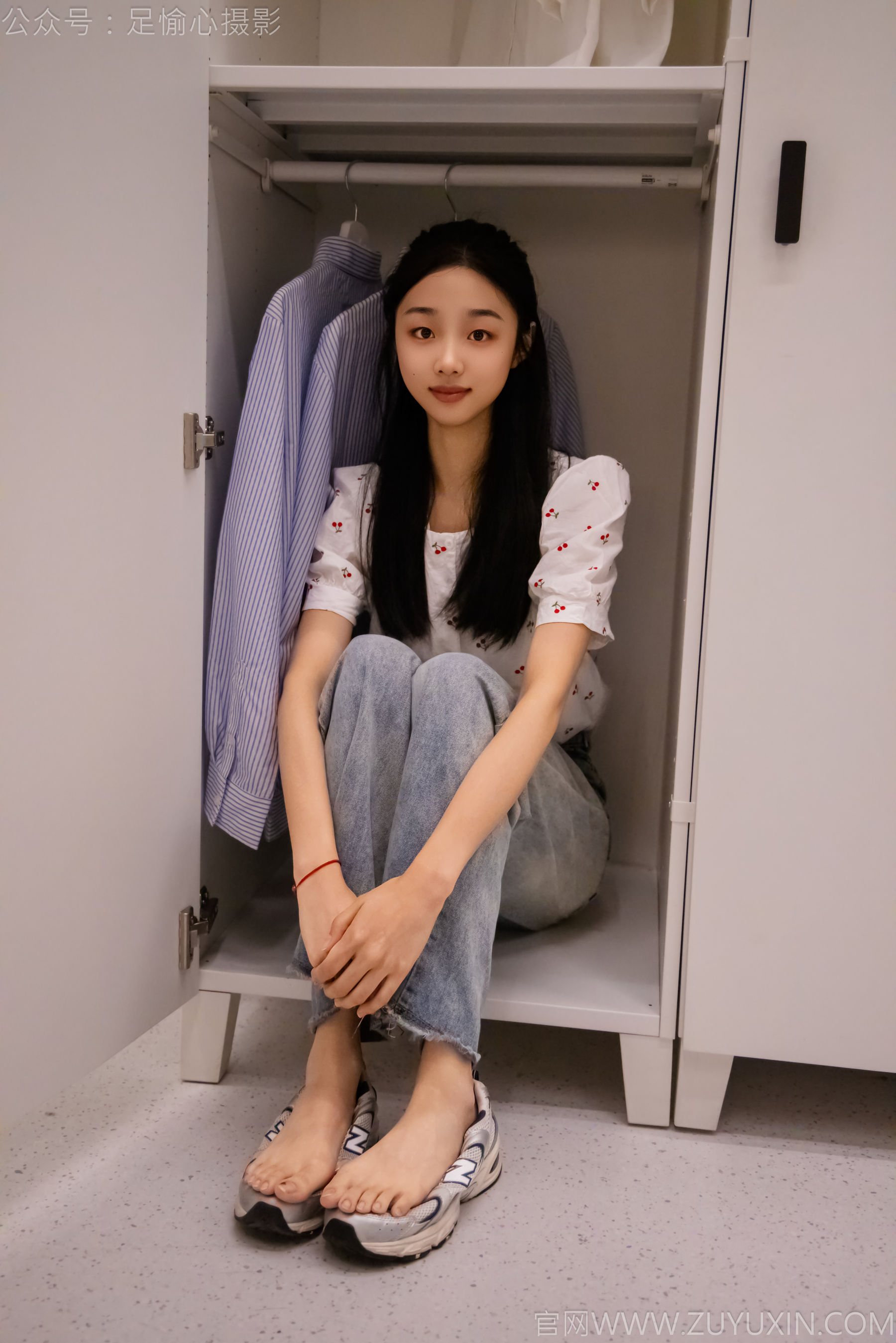 足愉心 No.012 奶芙 （搭配：碎花衬衫、牛仔长裤、运动鞋、白色棉袜、裸足）/(110P)