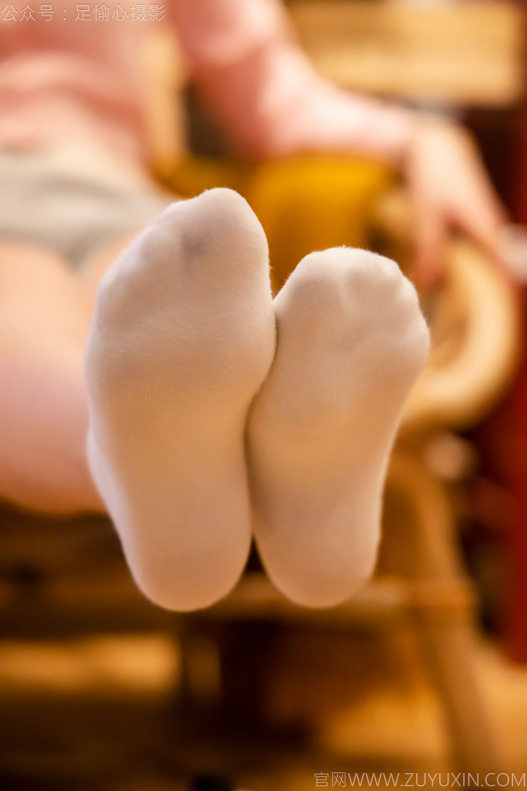 足愉心 No.014 心凌 （搭配：粉色上衣、灰色短裤、宽松板鞋、白色棉袜、裸足）/(125P)