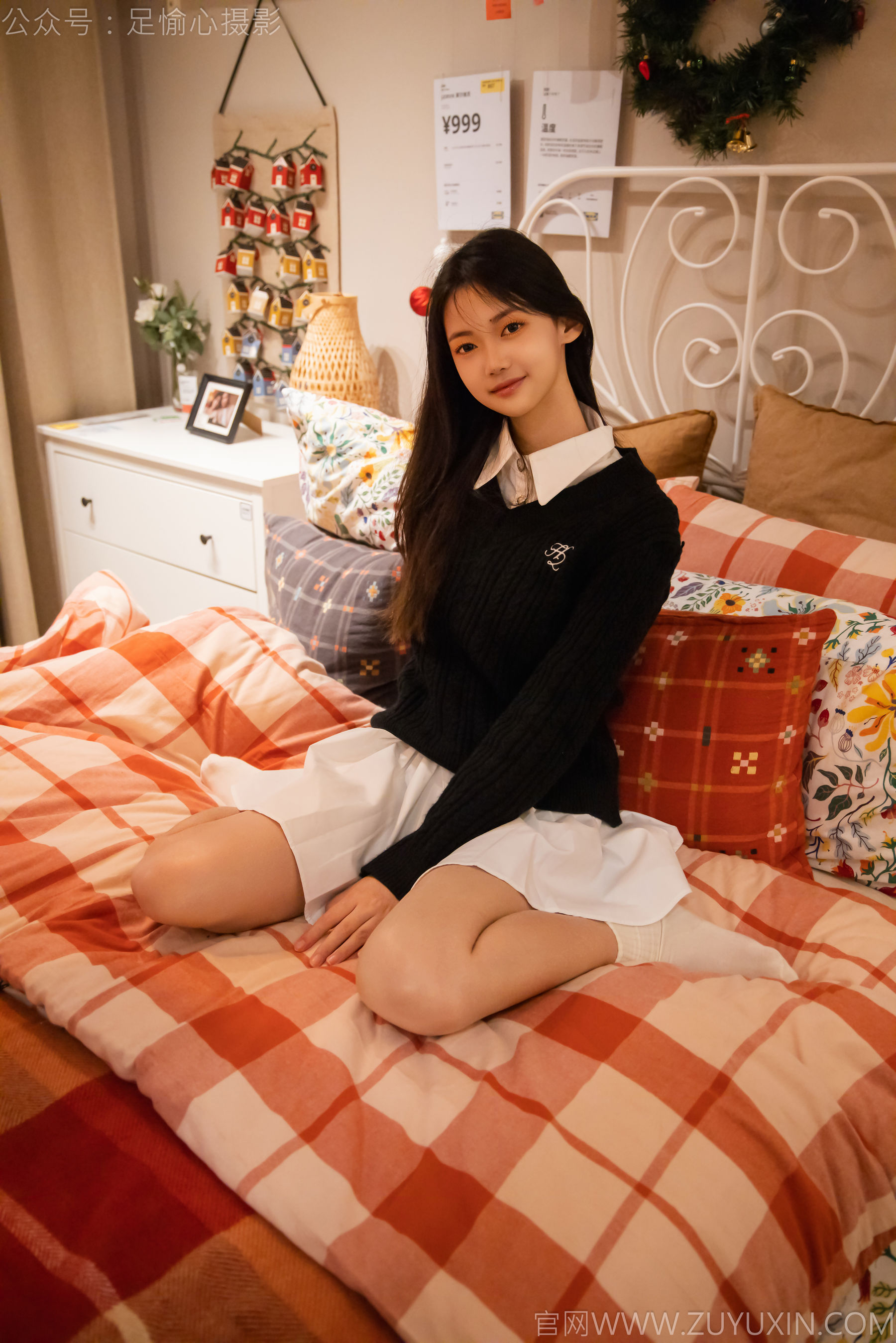 足愉心 No.013 鹿鹿 （搭配：黑色毛衣、白色短裙、洞洞鞋、白色棉袜、裸足）/(110P)