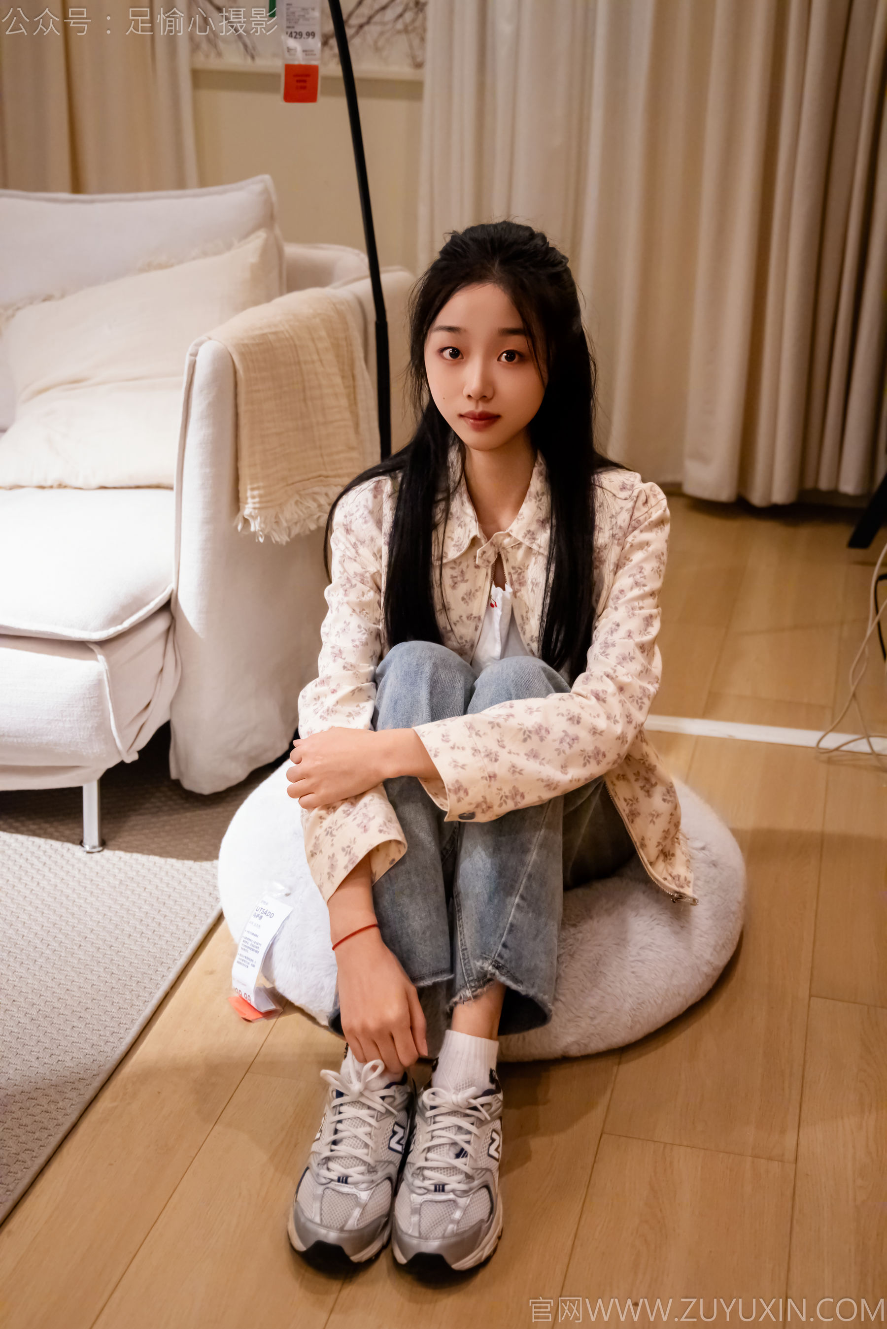足愉心 No.012 奶芙 （搭配：碎花衬衫、牛仔长裤、运动鞋、白色棉袜、裸足）/(110P)