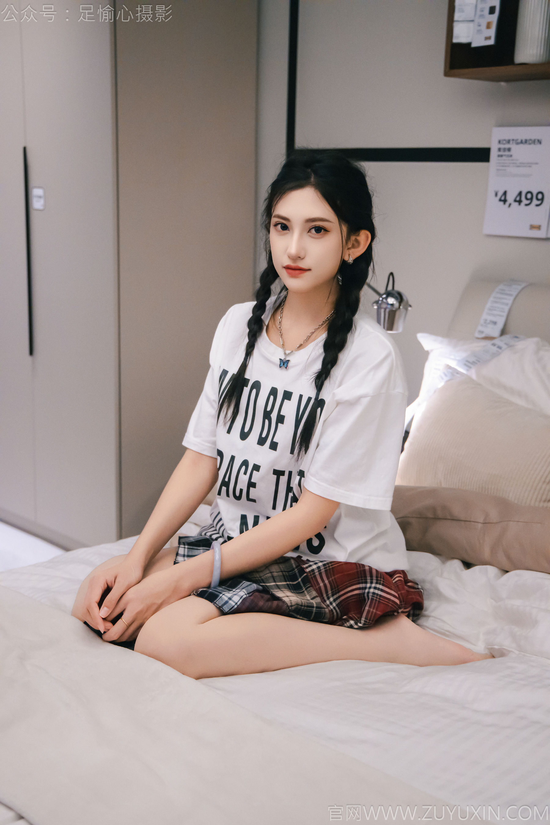 足愉心 No.015 可乐 （搭配：红色夹克、白T、短裙、马丁靴、肉丝色袜、白棉袜）/(120P)