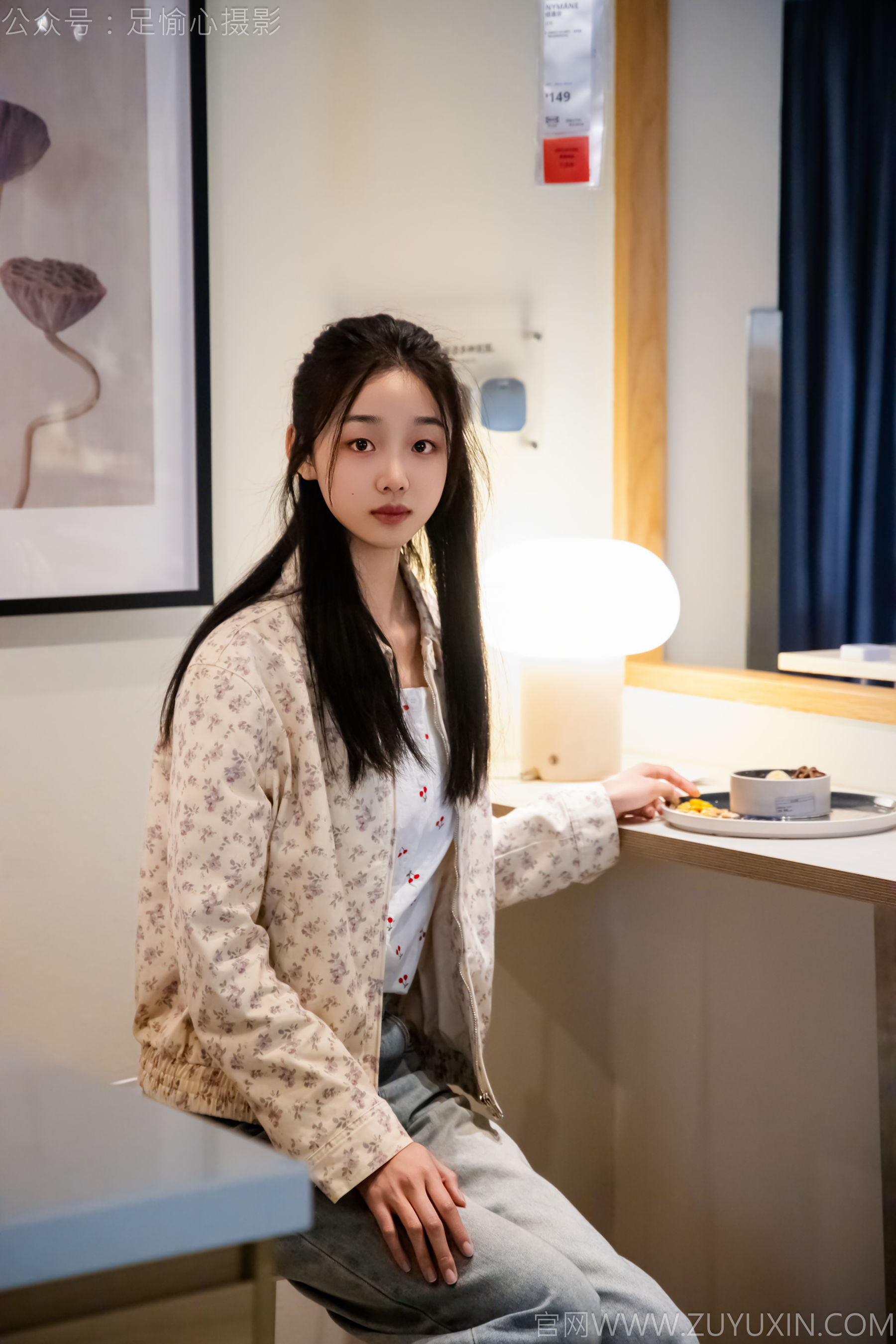 足愉心 No.012 奶芙 （搭配：碎花衬衫、牛仔长裤、运动鞋、白色棉袜、裸足）/(110P)