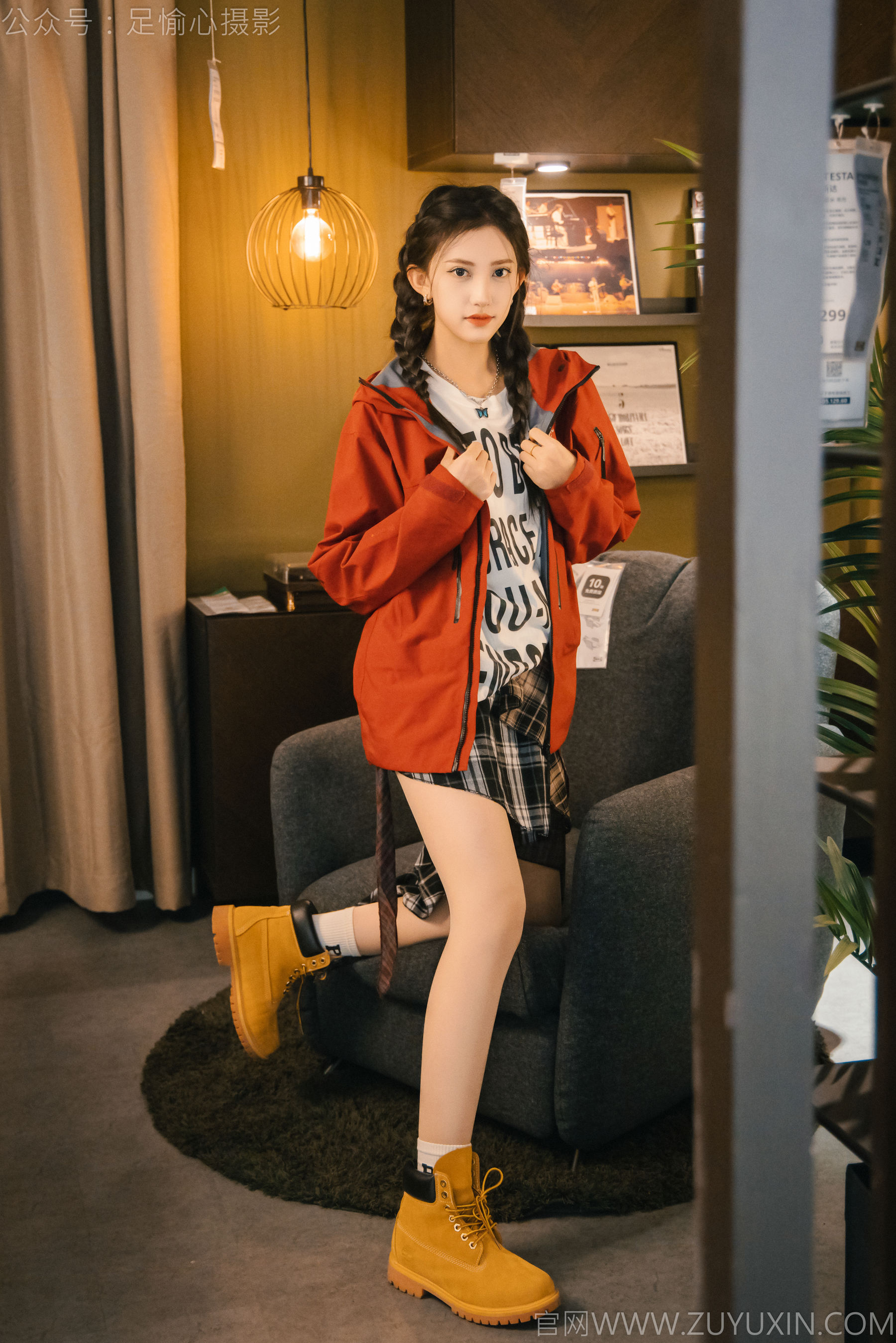 足愉心 No.015 可乐 （搭配：红色夹克、白T、短裙、马丁靴、肉丝色袜、白棉袜）/(120P)