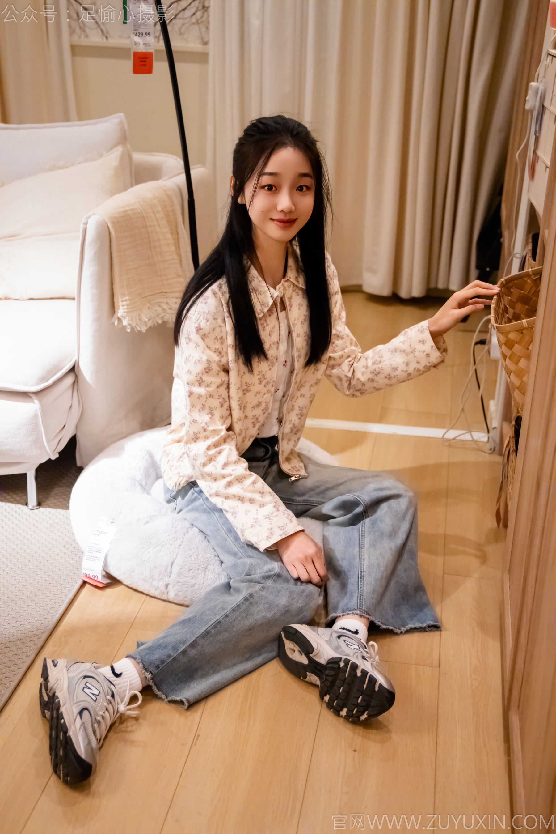 足愉心 No.012 奶芙 （搭配：碎花衬衫、牛仔长裤、运动鞋、白色棉袜、裸足）/(110P)