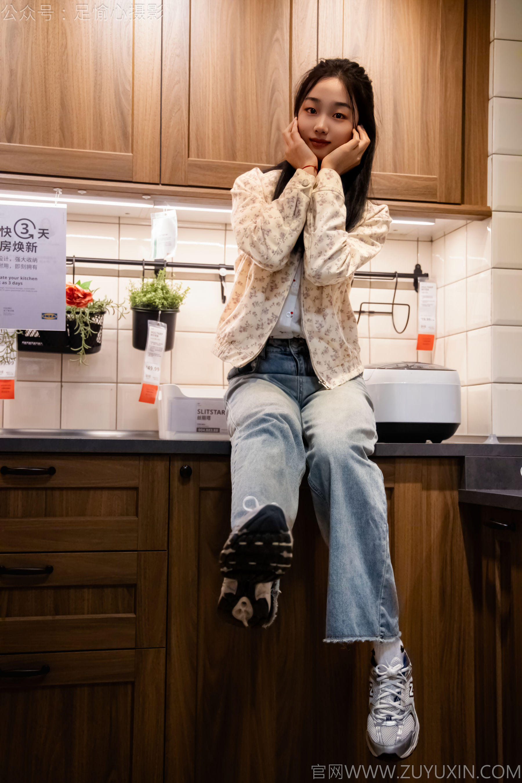 足愉心 No.012 奶芙 （搭配：碎花衬衫、牛仔长裤、运动鞋、白色棉袜、裸足）/(110P)