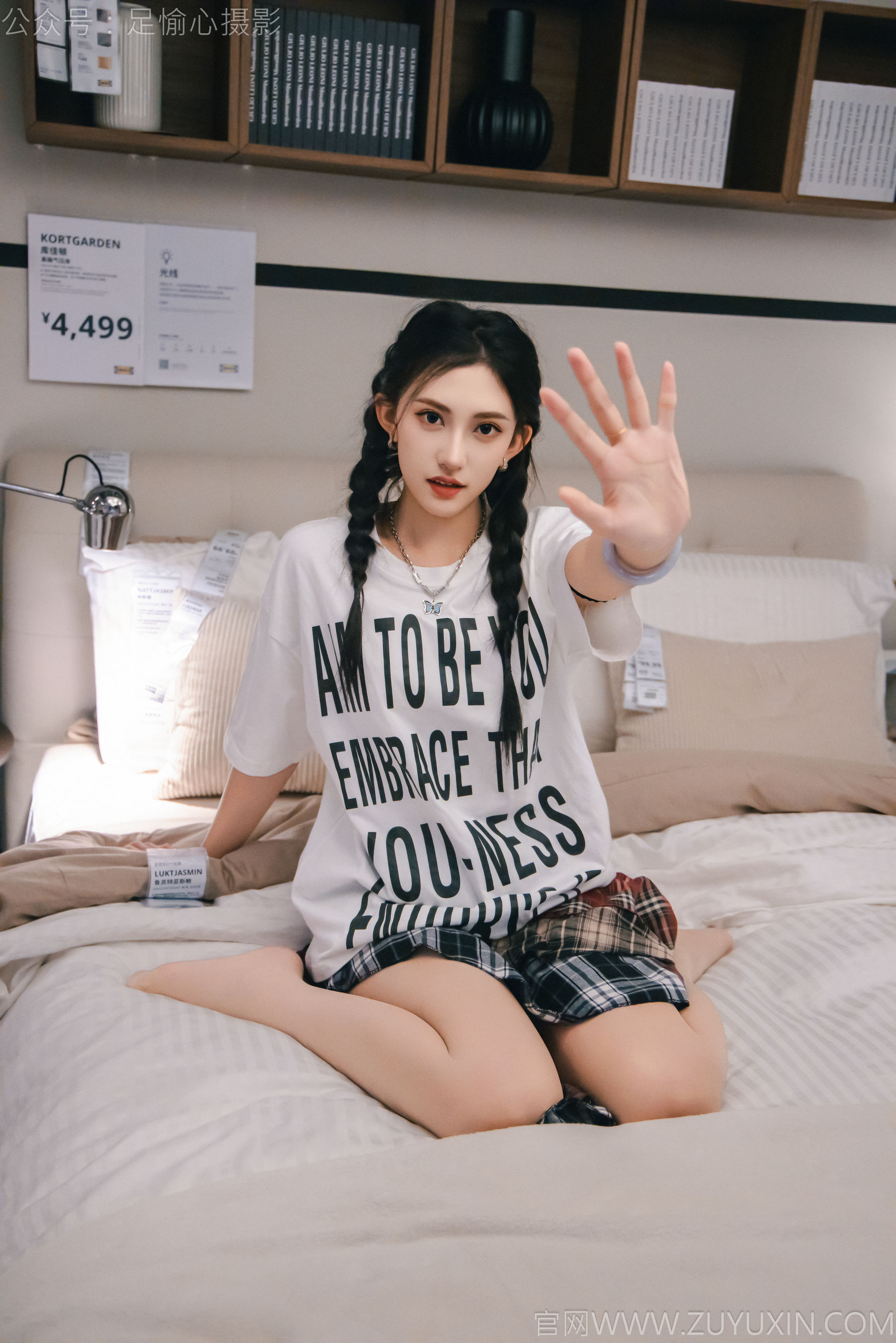 足愉心 No.015 可乐 （搭配：红色夹克、白T、短裙、马丁靴、肉丝色袜、白棉袜）/(120P)