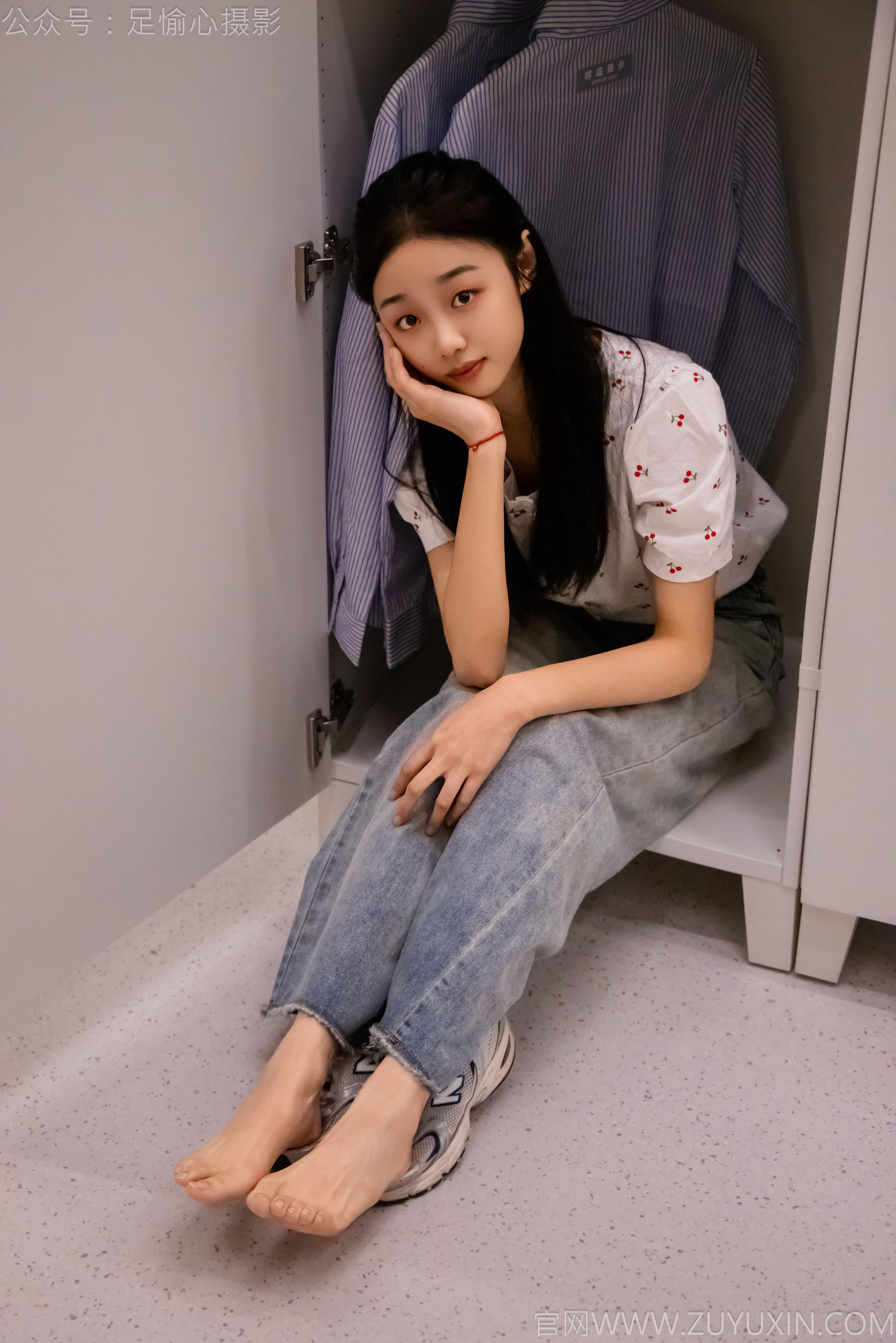 足愉心 No.012 奶芙 （搭配：碎花衬衫、牛仔长裤、运动鞋、白色棉袜、裸足）/(110P)