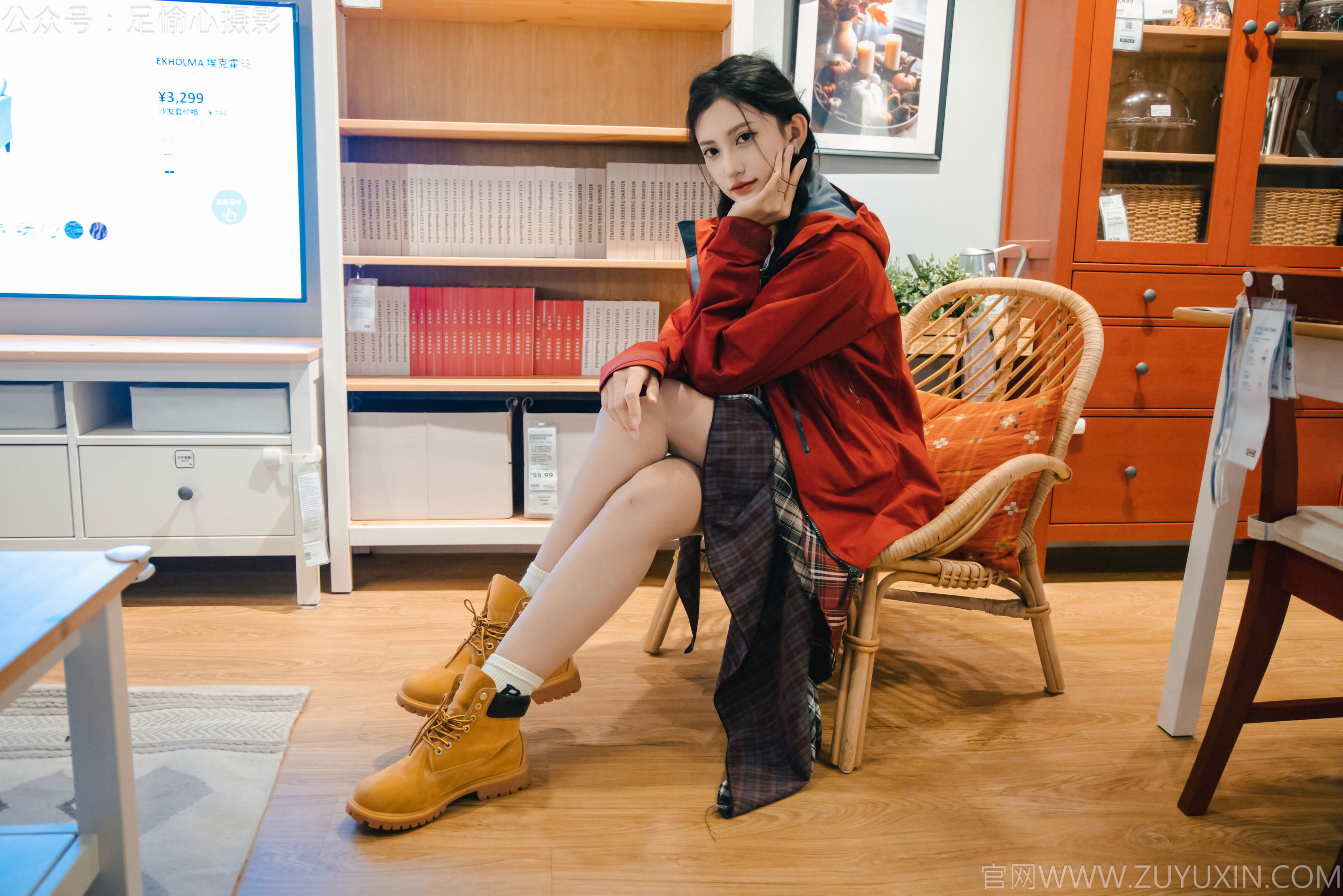 足愉心 No.015 可乐 （搭配：红色夹克、白T、短裙、马丁靴、肉丝色袜、白棉袜）/(120P)