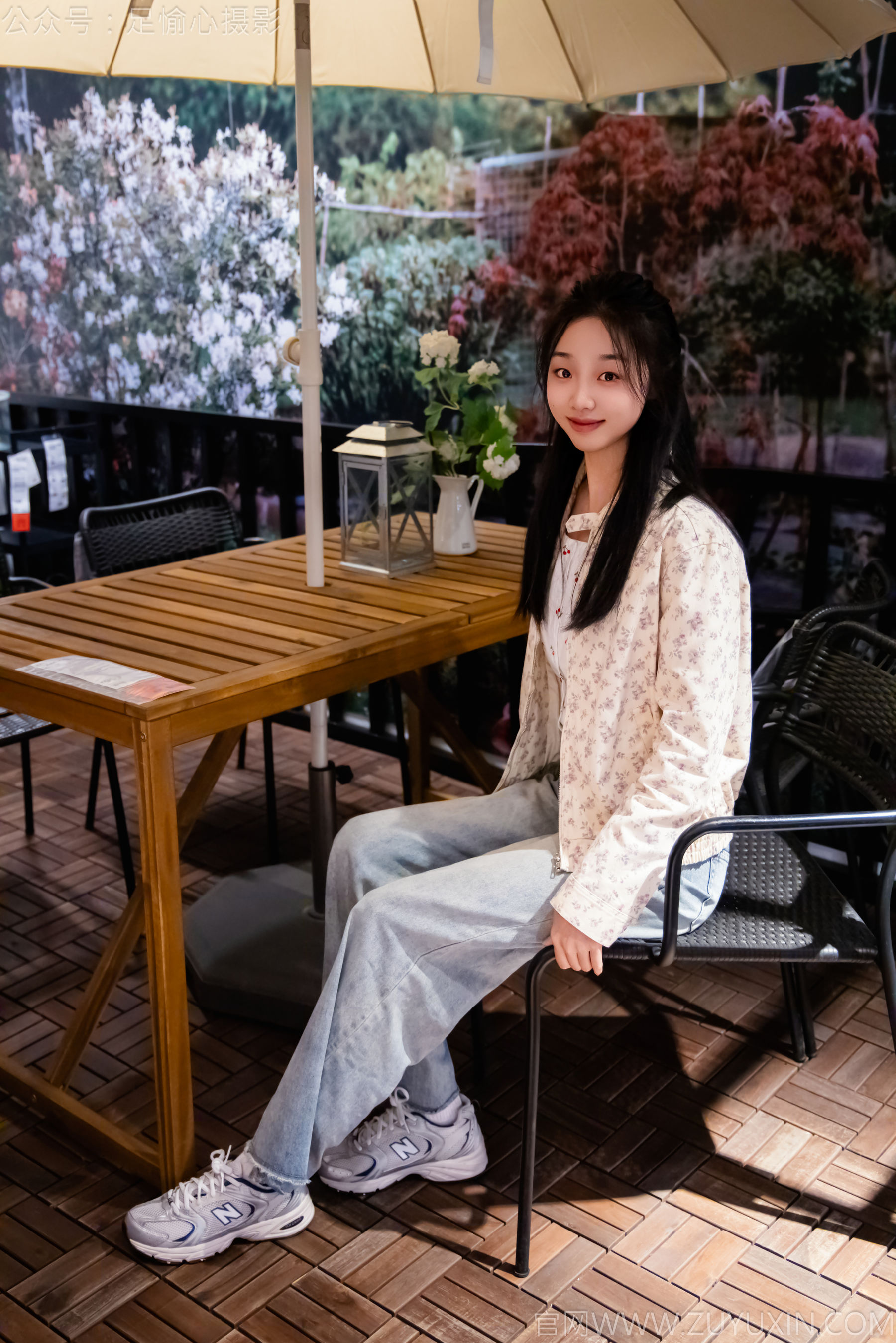 足愉心 No.012 奶芙 （搭配：碎花衬衫、牛仔长裤、运动鞋、白色棉袜、裸足）/(110P)