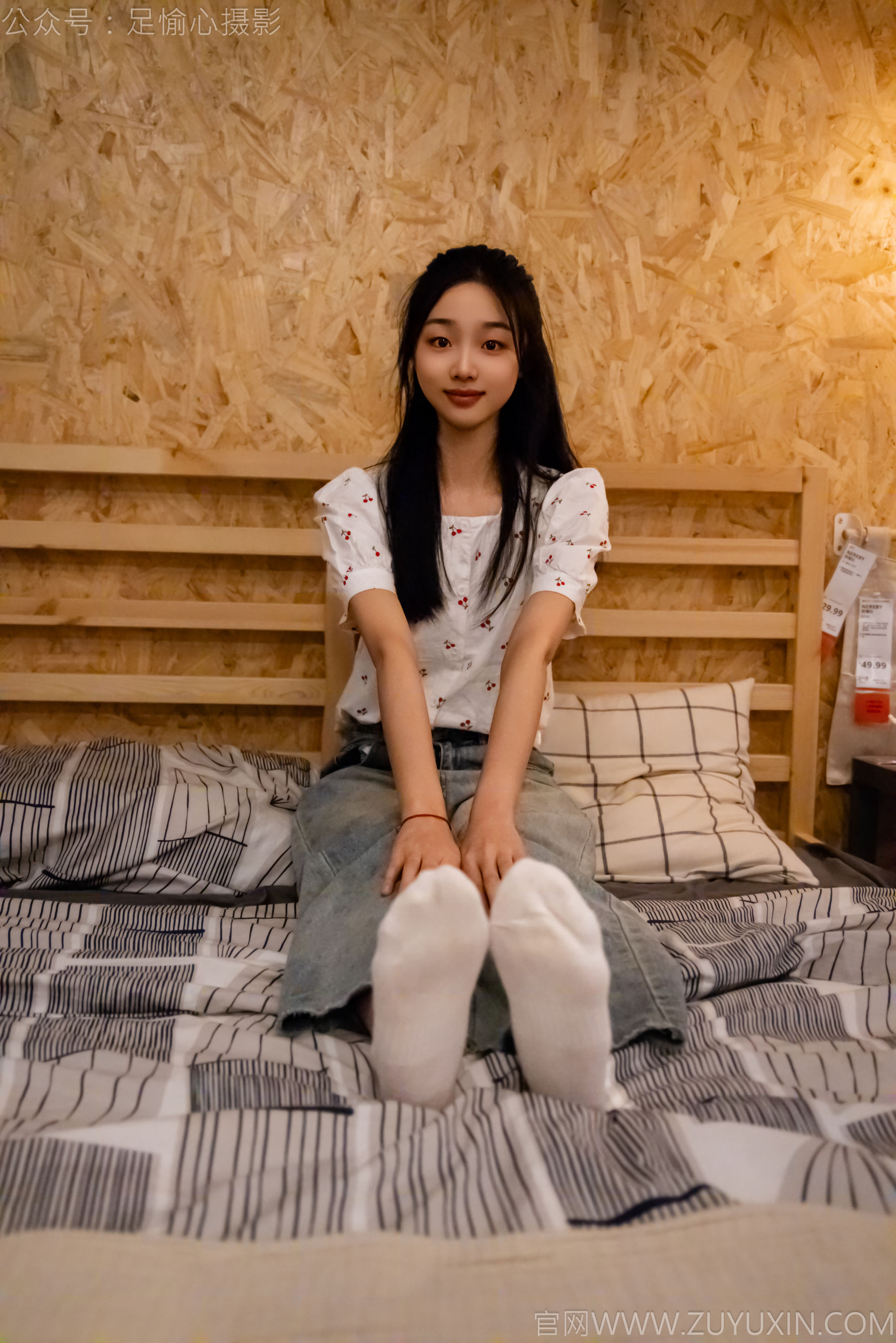 足愉心 No.012 奶芙 （搭配：碎花衬衫、牛仔长裤、运动鞋、白色棉袜、裸足）/(110P)