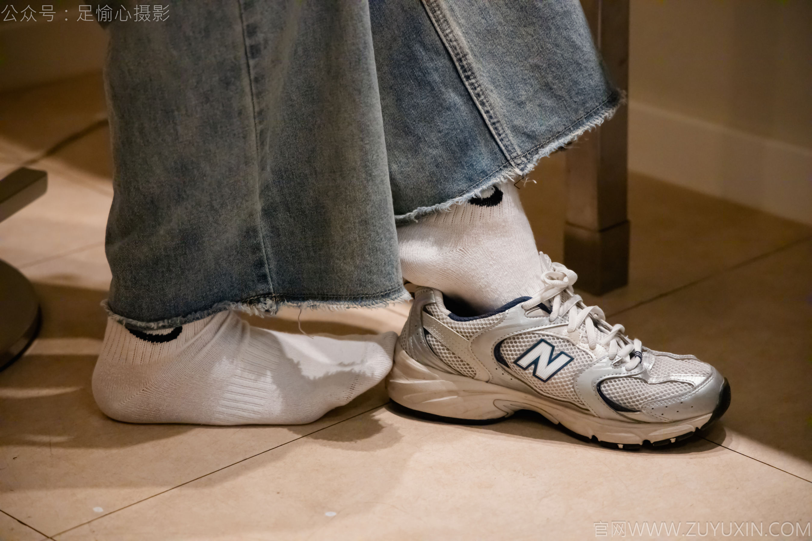 足愉心 No.012 奶芙 （搭配：碎花衬衫、牛仔长裤、运动鞋、白色棉袜、裸足）/(110P)