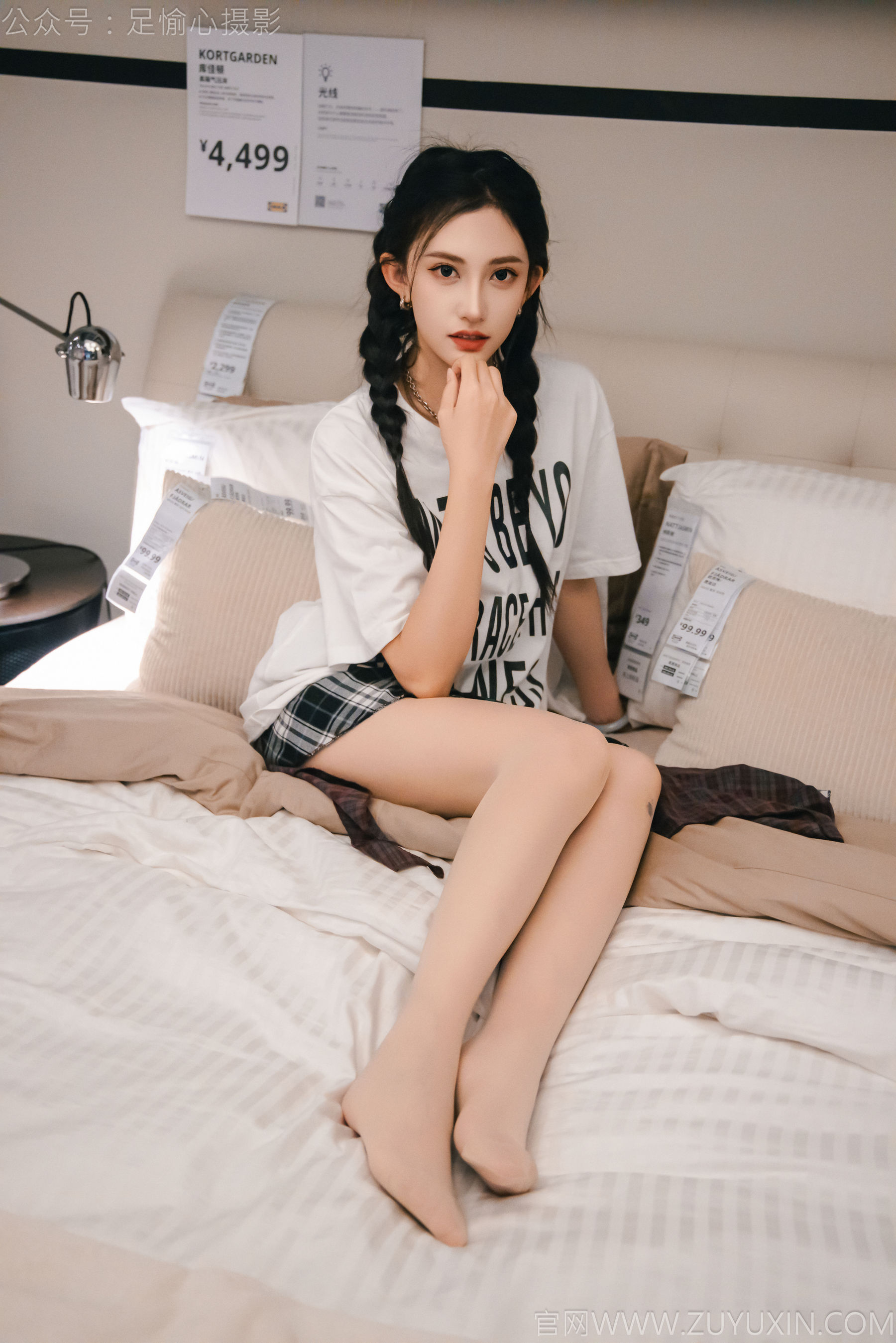 足愉心 No.015 可乐 （搭配：红色夹克、白T、短裙、马丁靴、肉丝色袜、白棉袜）/(120P)