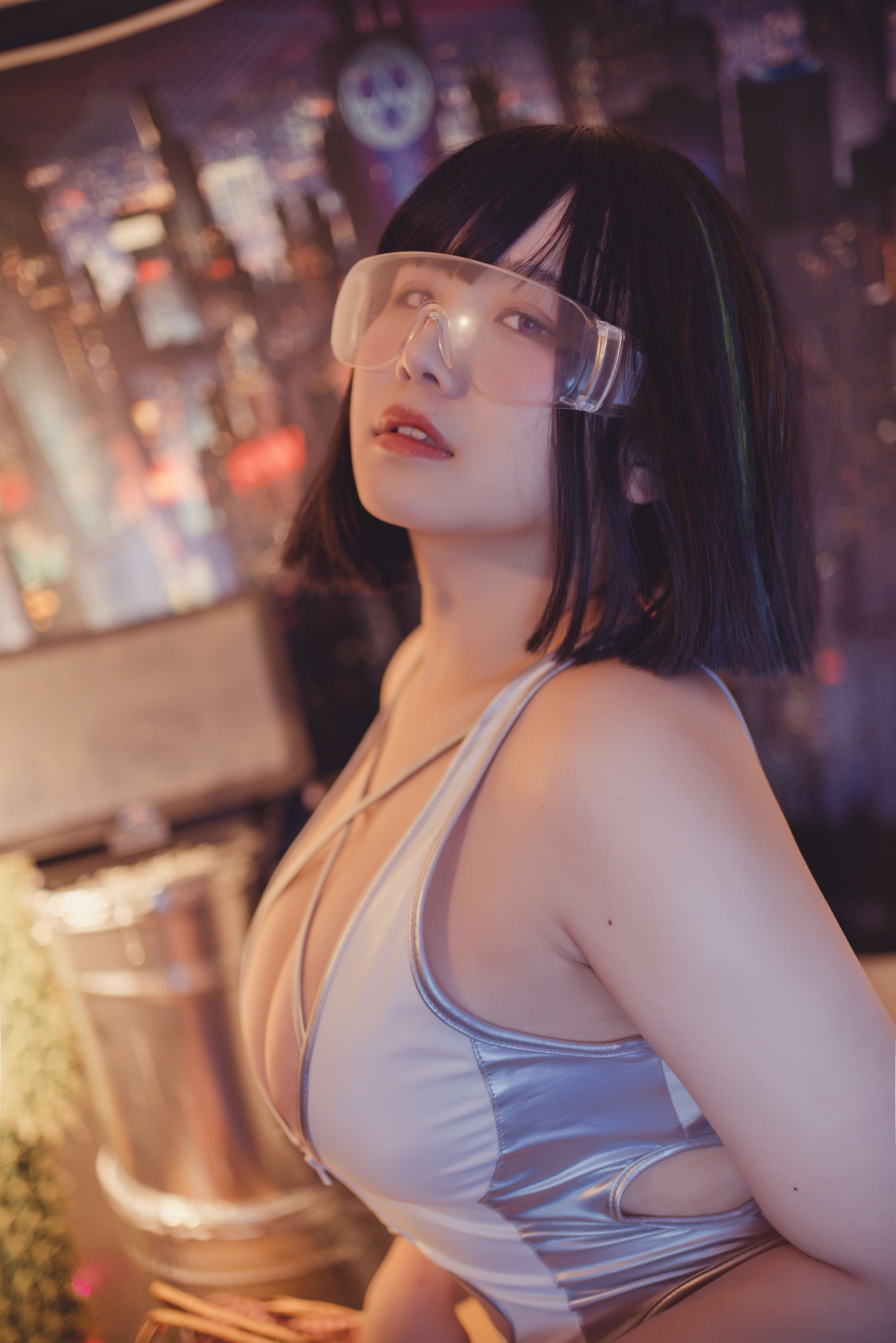 阿半今天很开心 - 银色泳装/(435P)