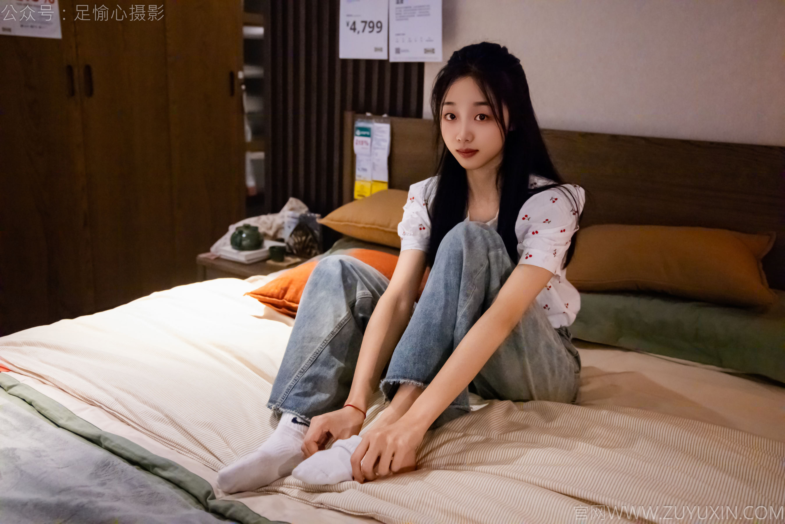 足愉心 No.012 奶芙 （搭配：碎花衬衫、牛仔长裤、运动鞋、白色棉袜、裸足）/(110P)