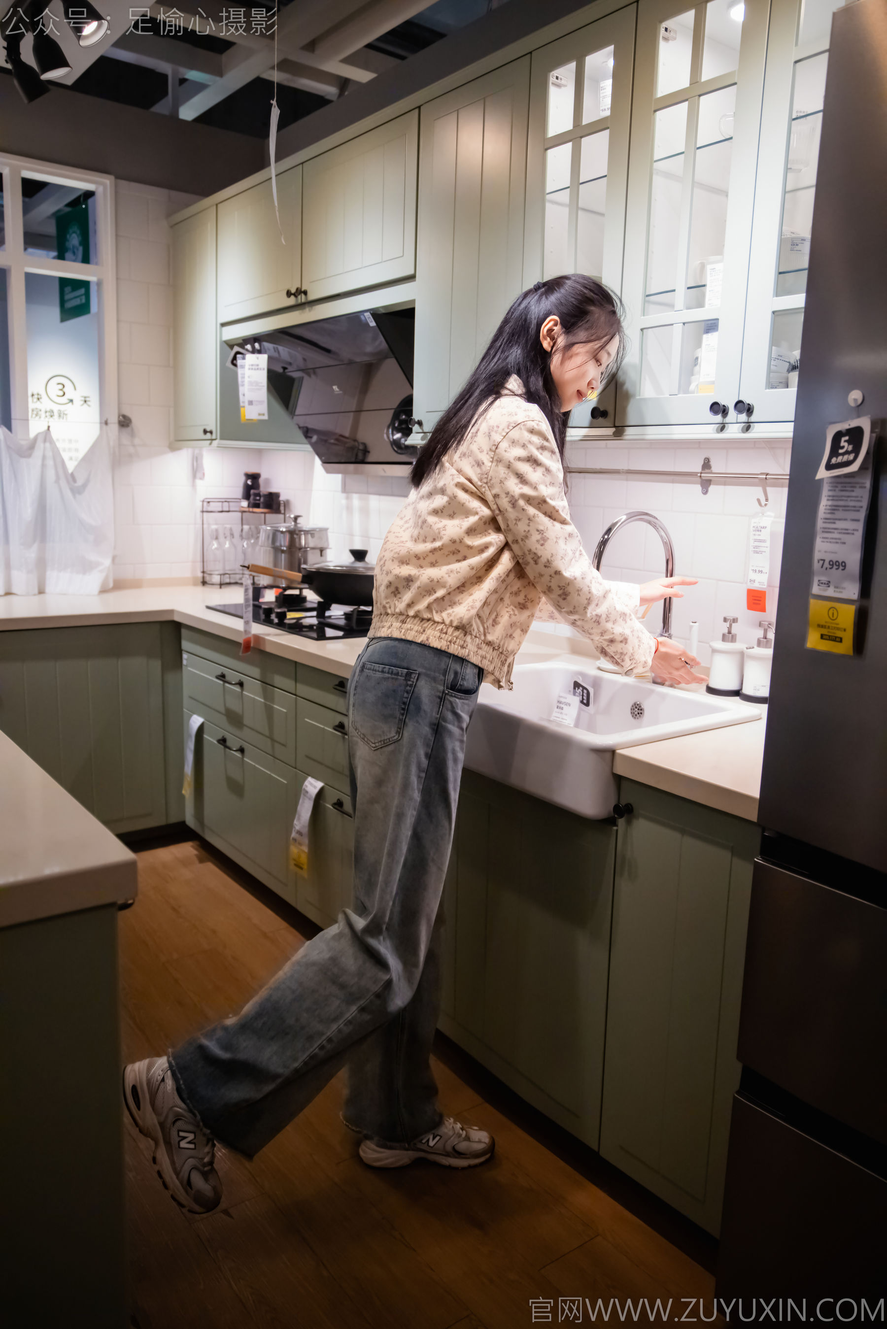 足愉心 No.012 奶芙 （搭配：碎花衬衫、牛仔长裤、运动鞋、白色棉袜、裸足）/(110P)