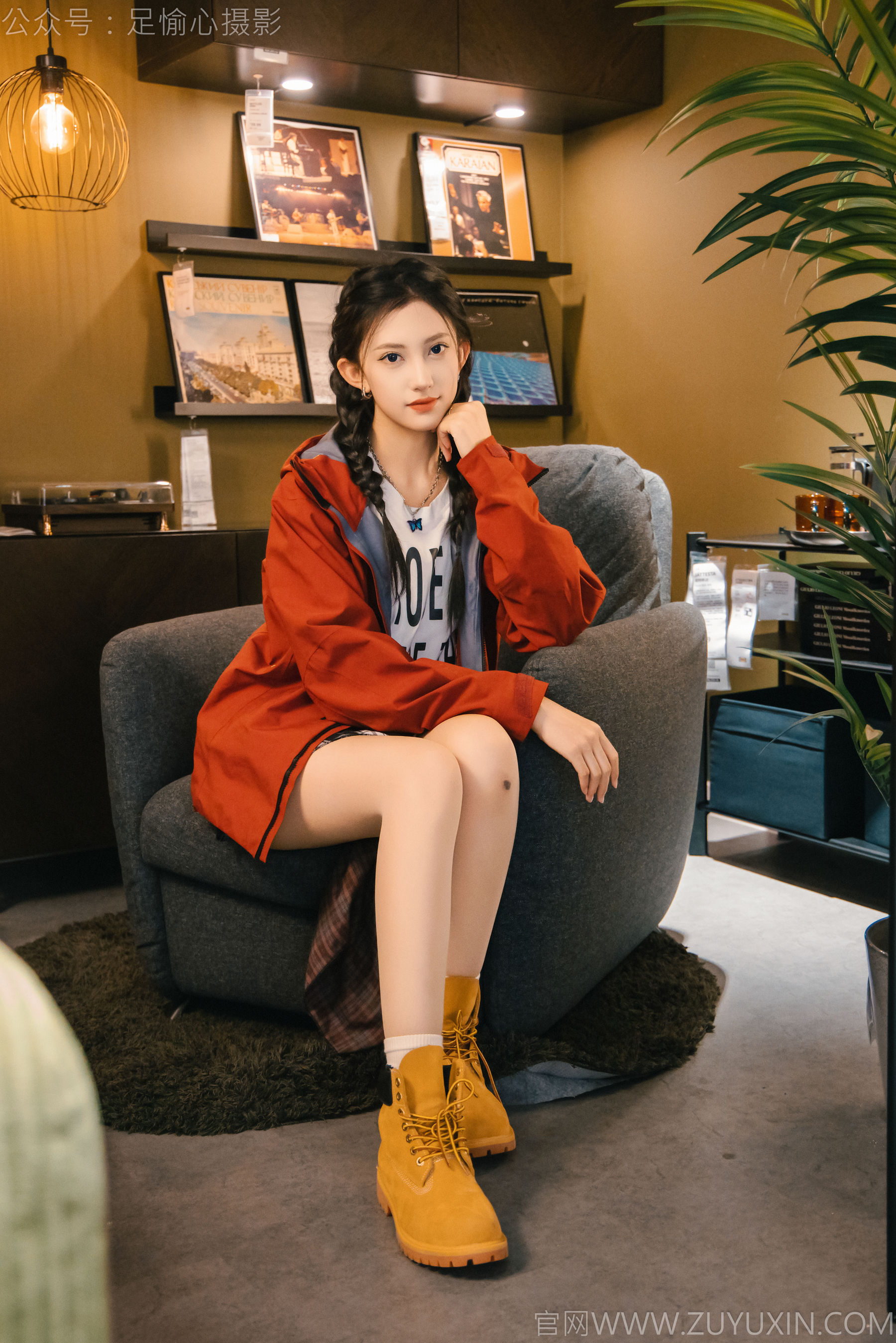 足愉心 No.015 可乐 （搭配：红色夹克、白T、短裙、马丁靴、肉丝色袜、白棉袜）/(120P)