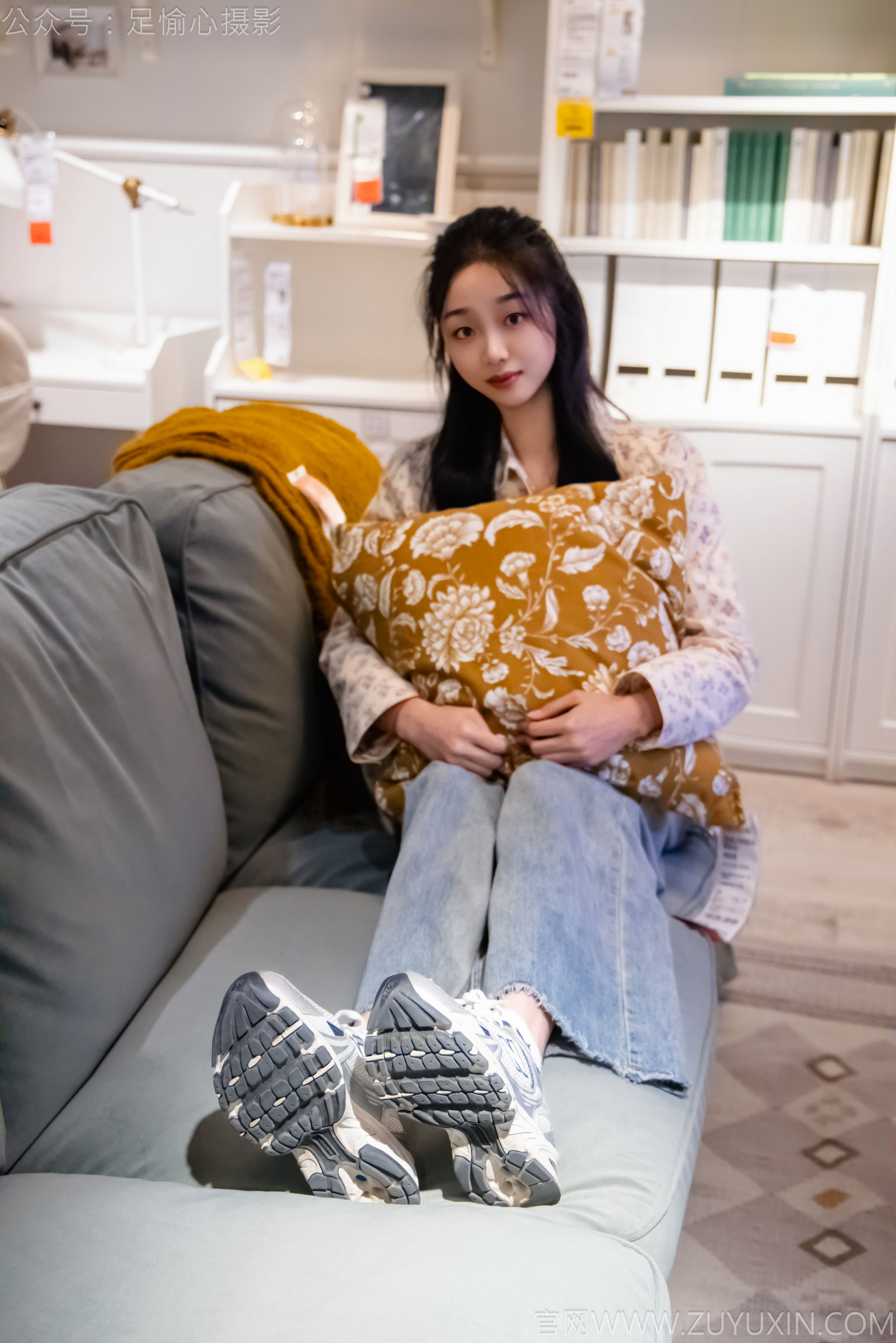 足愉心 No.012 奶芙 （搭配：碎花衬衫、牛仔长裤、运动鞋、白色棉袜、裸足）/(110P)