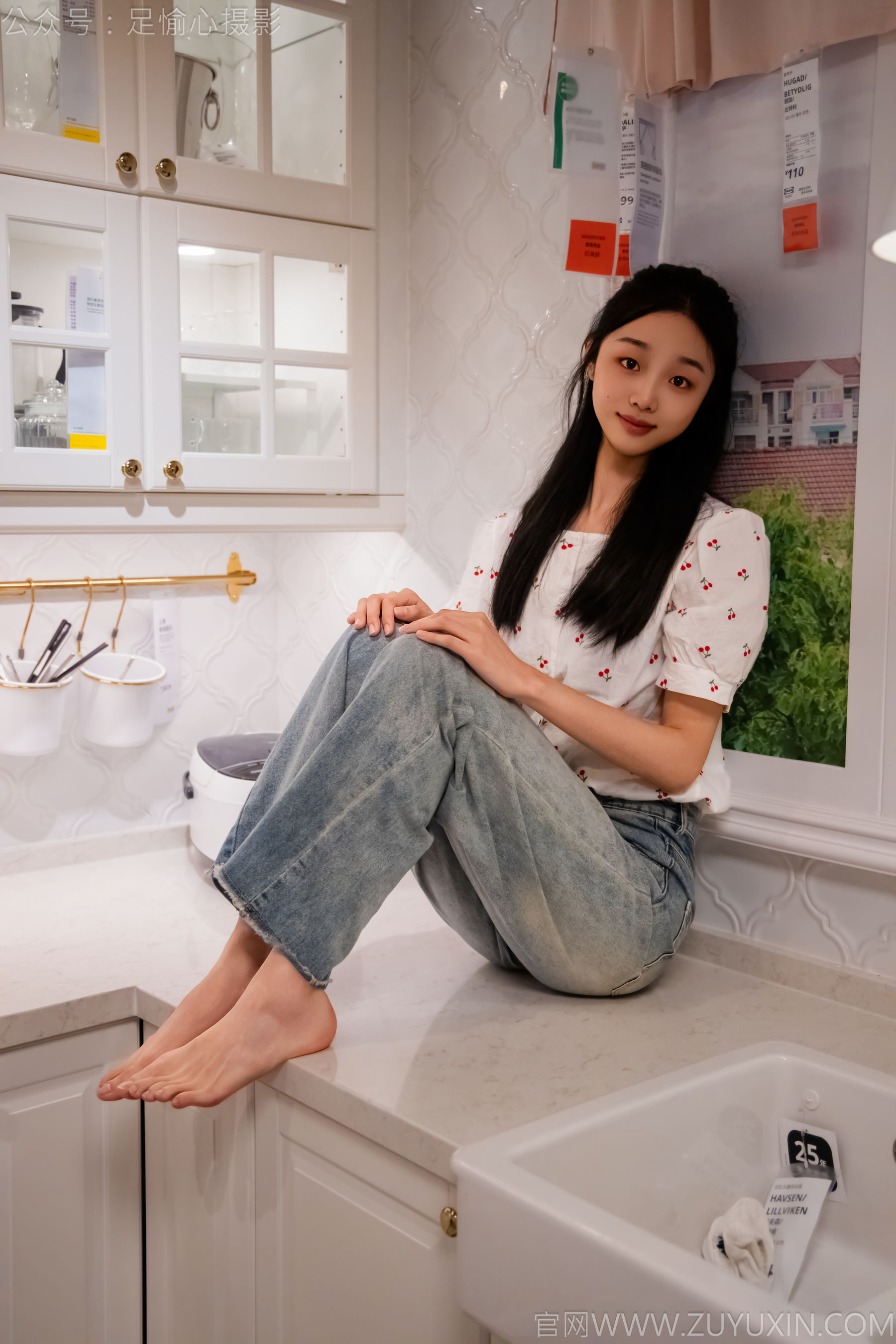 足愉心 No.012 奶芙 （搭配：碎花衬衫、牛仔长裤、运动鞋、白色棉袜、裸足）/(110P)