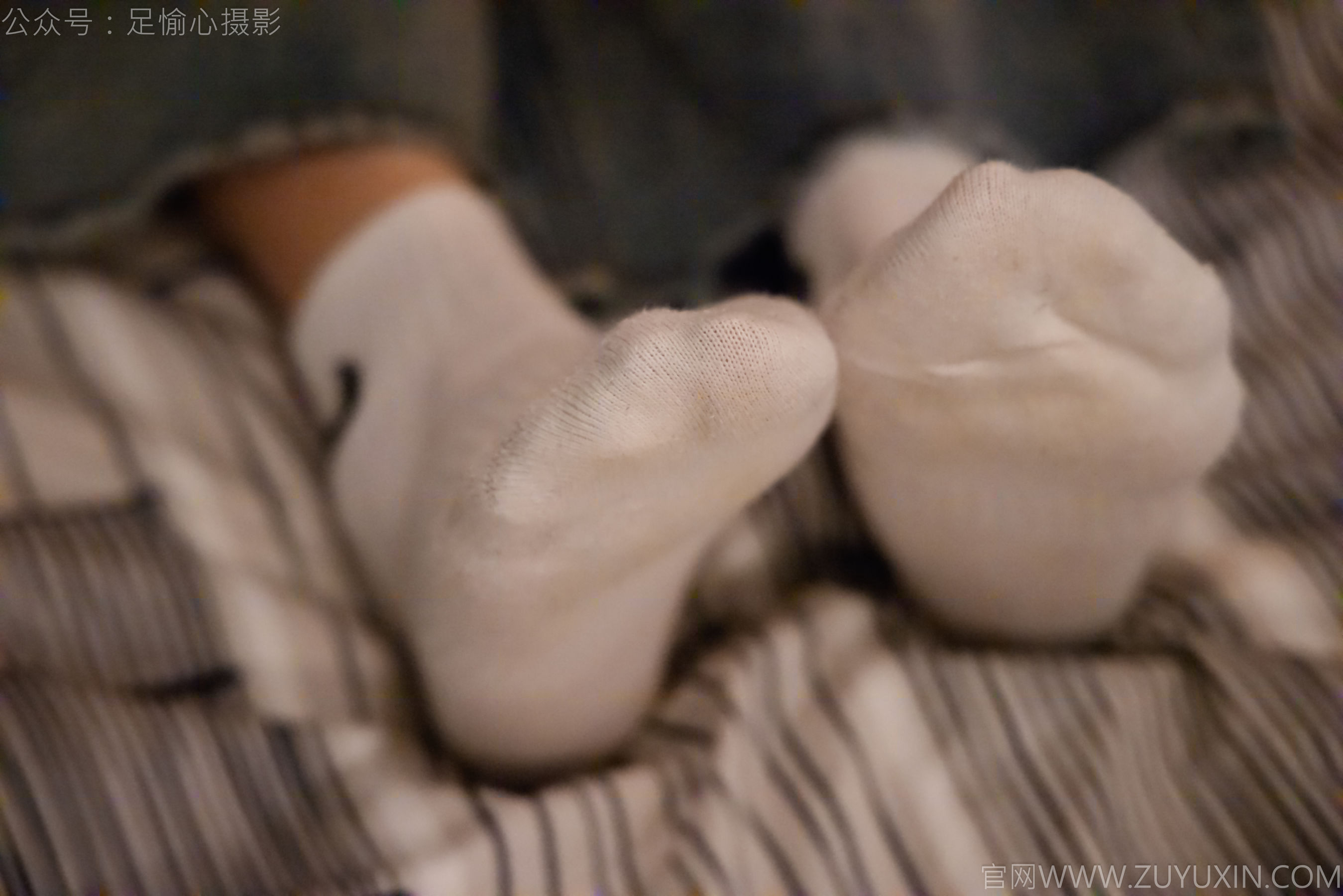 足愉心 No.012 奶芙 （搭配：碎花衬衫、牛仔长裤、运动鞋、白色棉袜、裸足）/(110P)