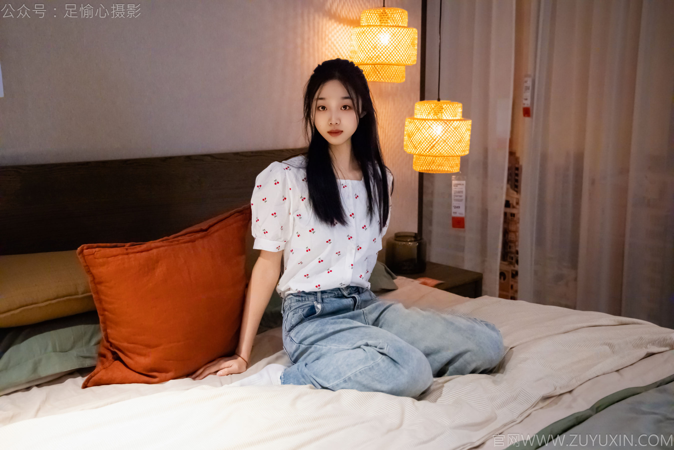 足愉心 No.012 奶芙 （搭配：碎花衬衫、牛仔长裤、运动鞋、白色棉袜、裸足）/(110P)