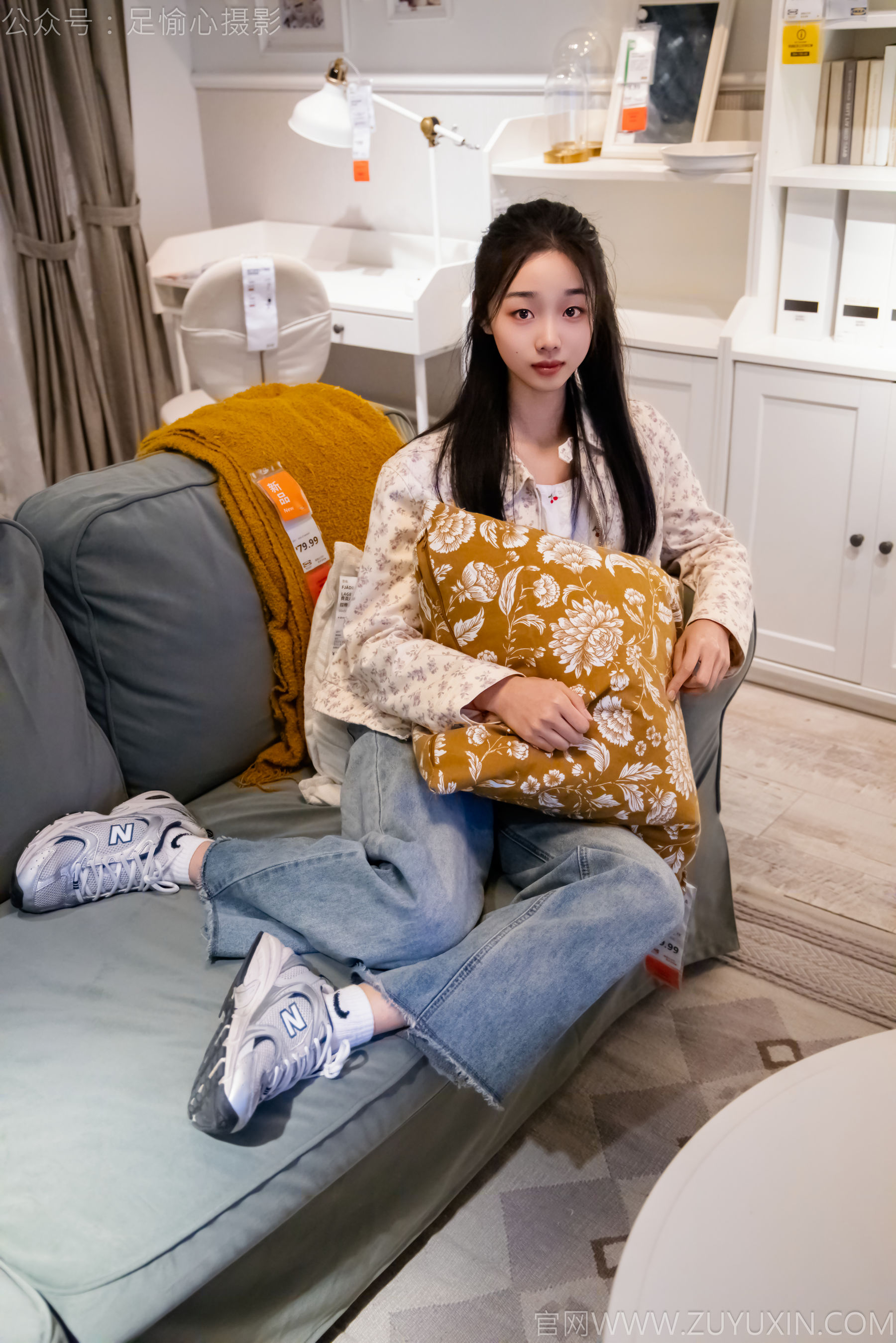 足愉心 No.012 奶芙 （搭配：碎花衬衫、牛仔长裤、运动鞋、白色棉袜、裸足）/(110P)