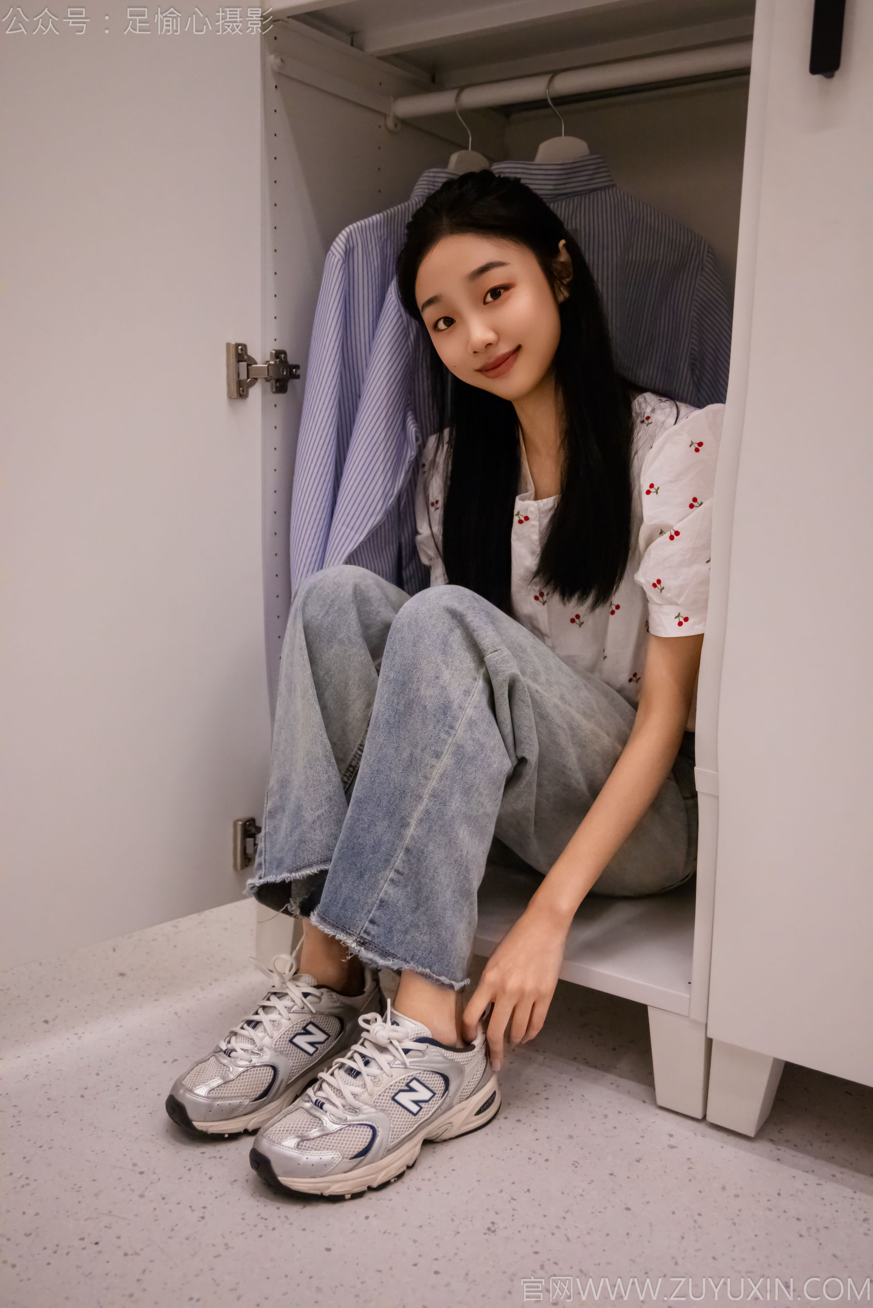 足愉心 No.012 奶芙 （搭配：碎花衬衫、牛仔长裤、运动鞋、白色棉袜、裸足）/(110P)