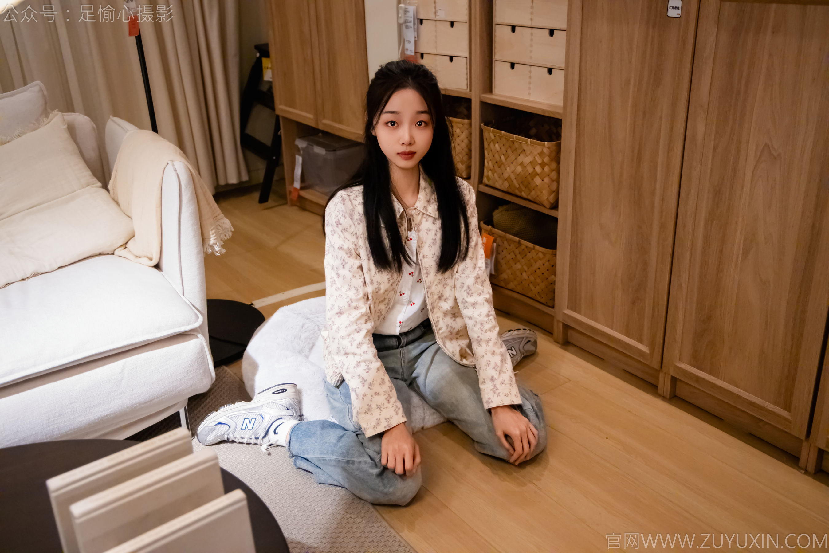 足愉心 No.012 奶芙 （搭配：碎花衬衫、牛仔长裤、运动鞋、白色棉袜、裸足）/(110P)