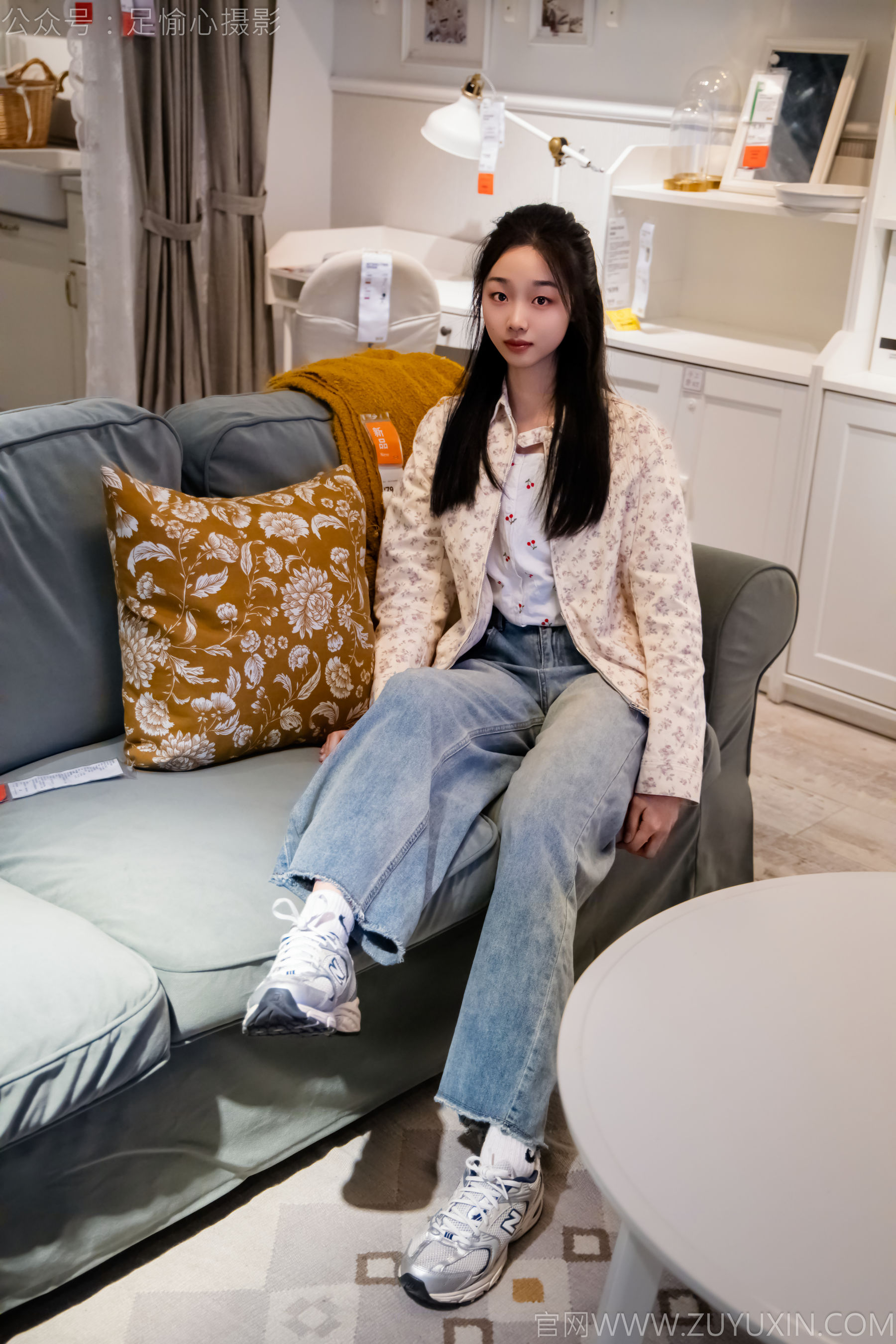 足愉心 No.012 奶芙 （搭配：碎花衬衫、牛仔长裤、运动鞋、白色棉袜、裸足）/(110P)