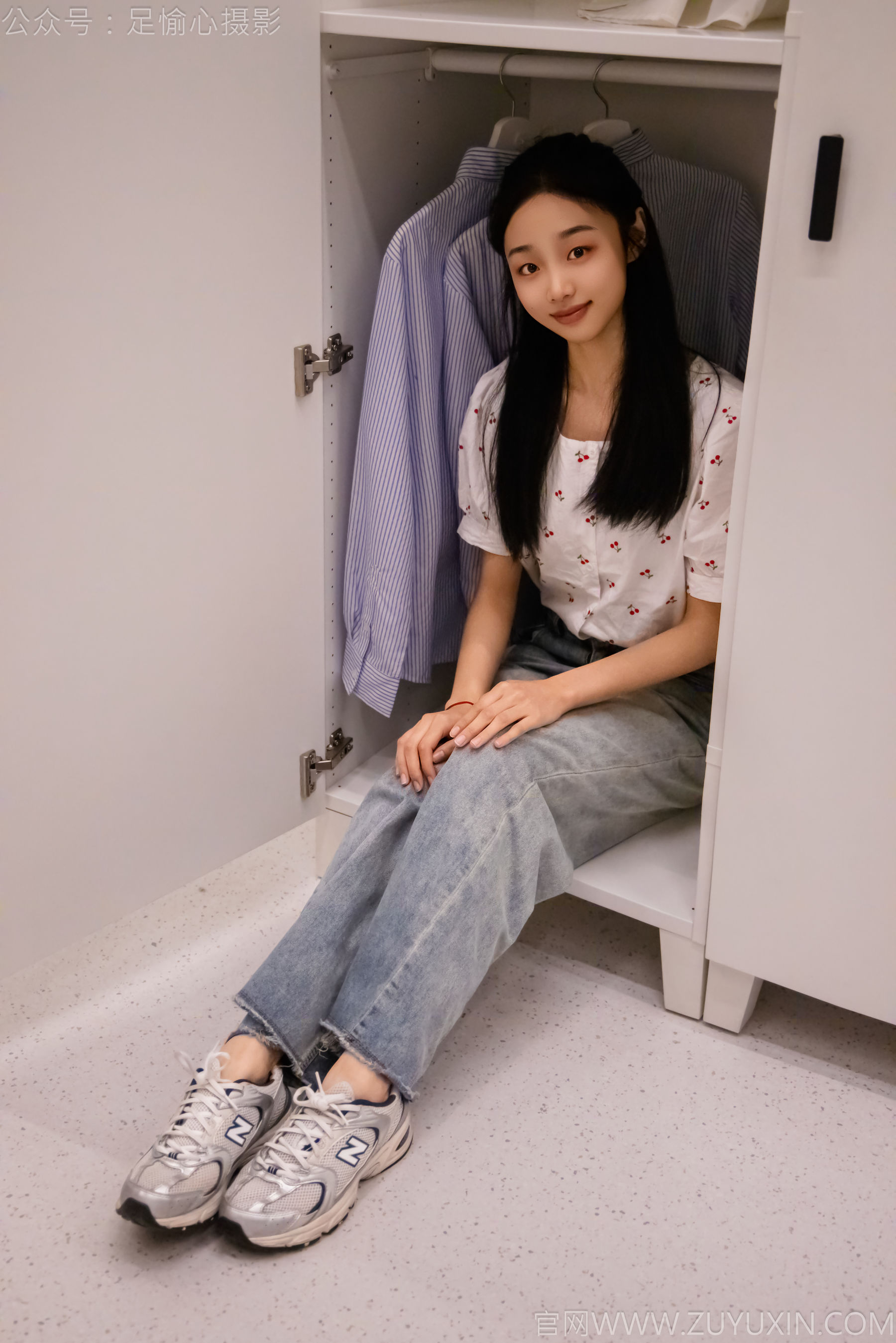 足愉心 No.012 奶芙 （搭配：碎花衬衫、牛仔长裤、运动鞋、白色棉袜、裸足）/(110P)